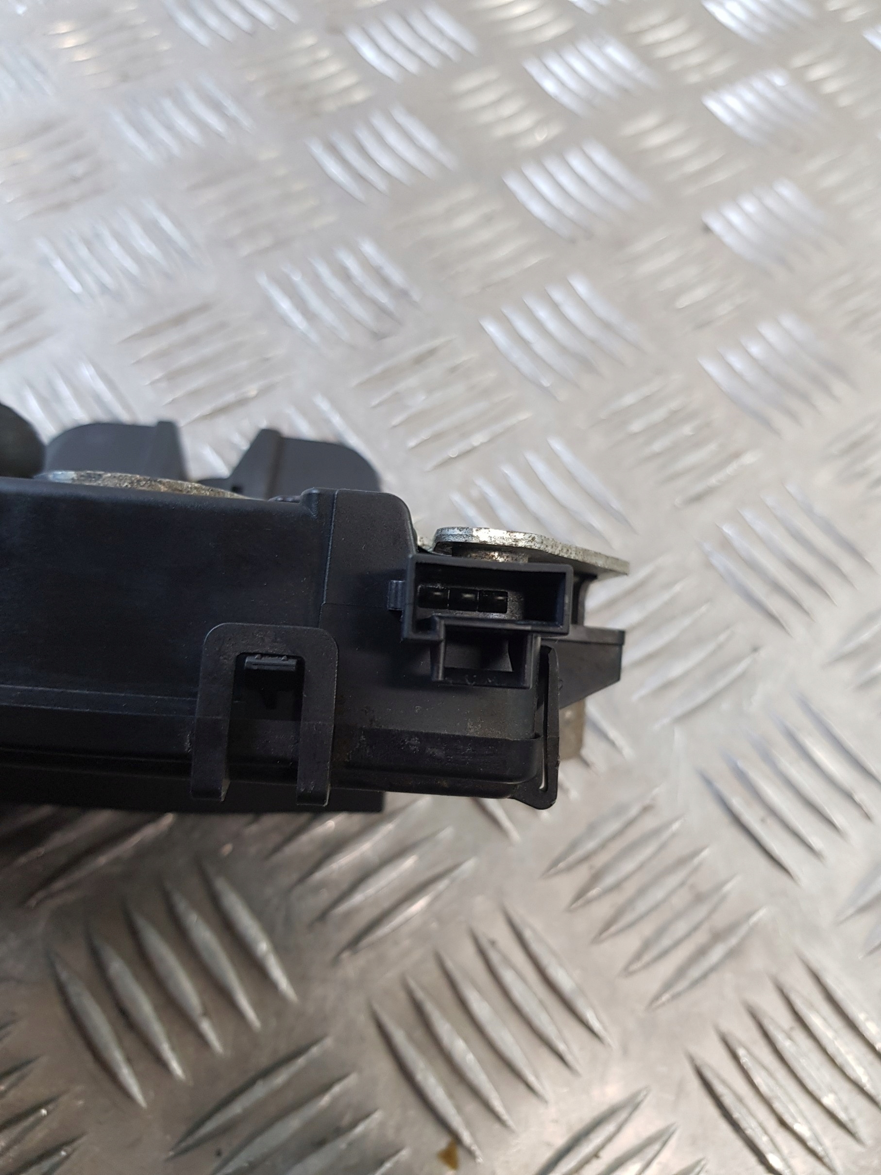lock bonnet boot 495058724 OPEL ASTRA III H 05R