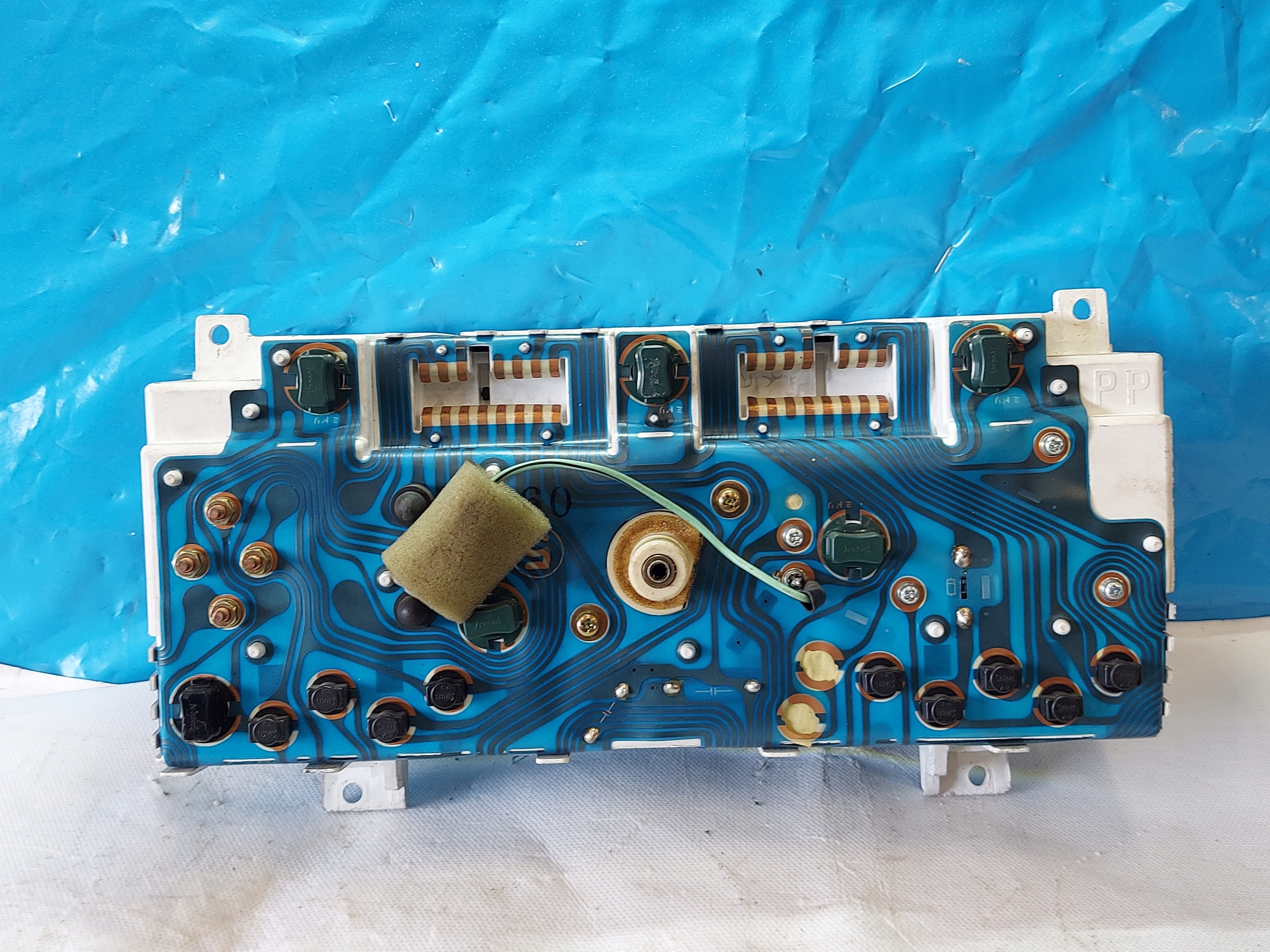 dials clock MITSUBISHI LANCER 1990r MB680660