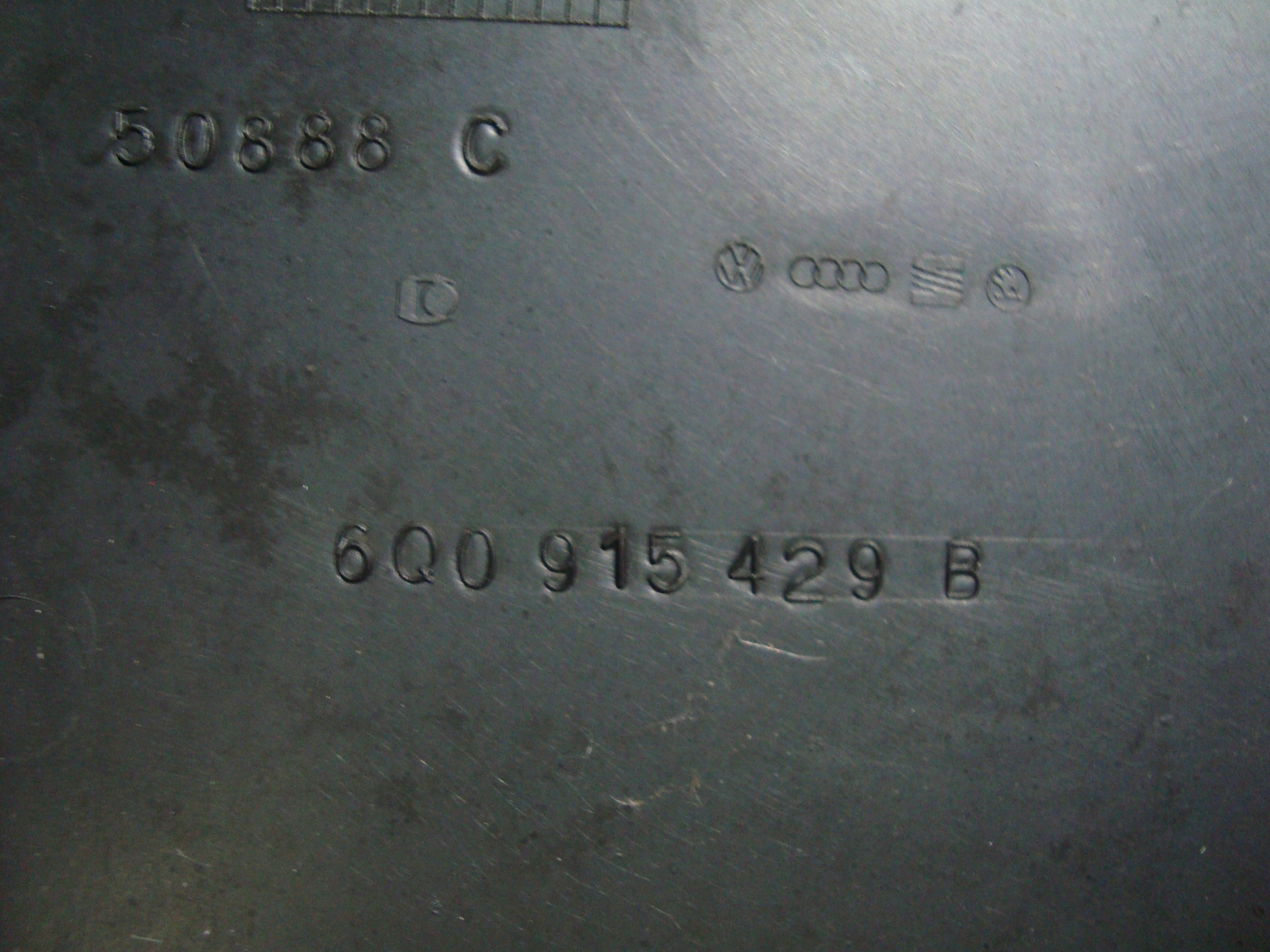 OBUDOWA AKUMULATORA 1,2 BEN VW POLO 9N 01- POZNAŃ Numer katalogowy części 6Q0915419