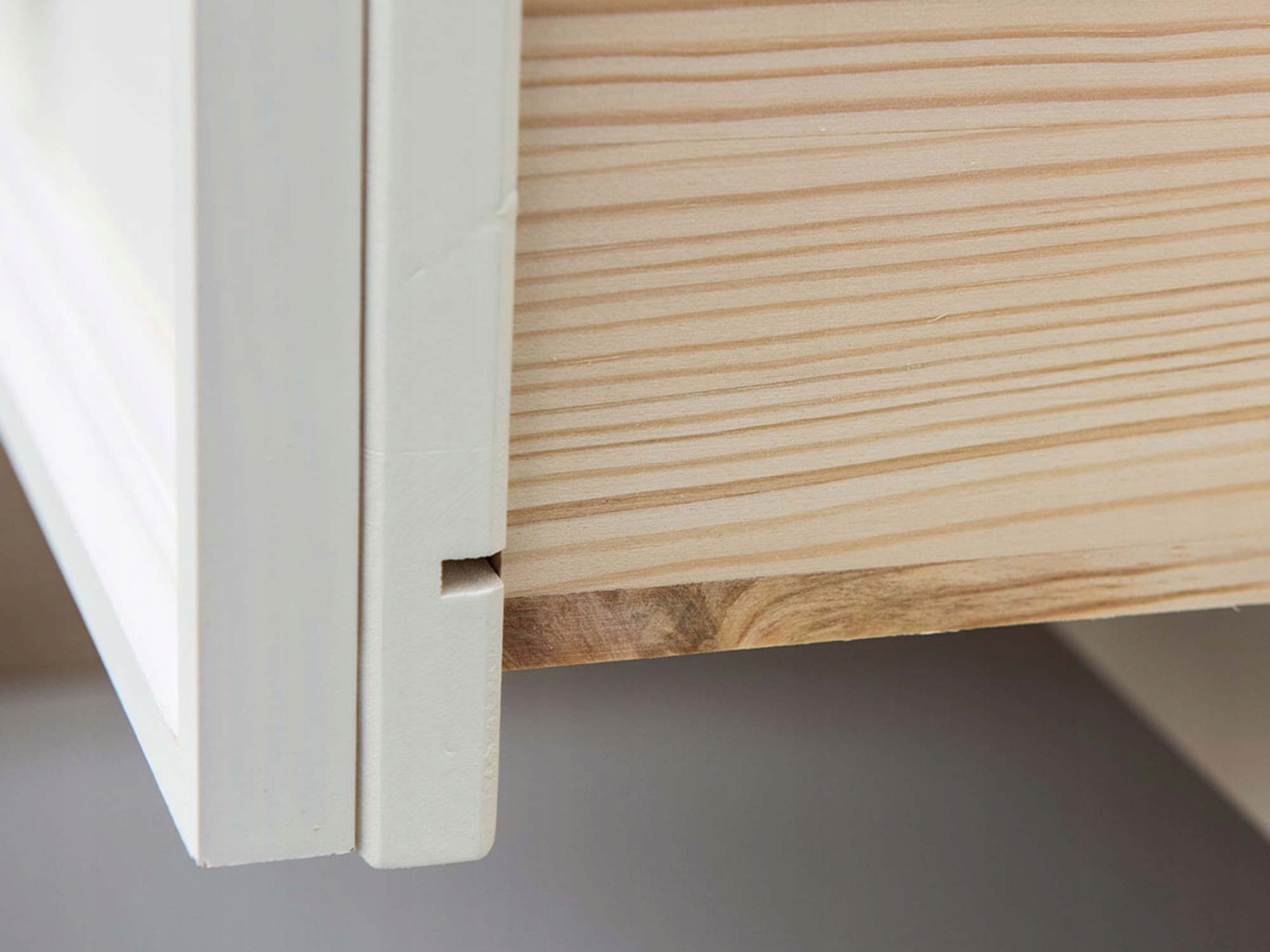 Solidna Biała Drewniana Komoda z Szufladami INGRID Marka Iga Meble