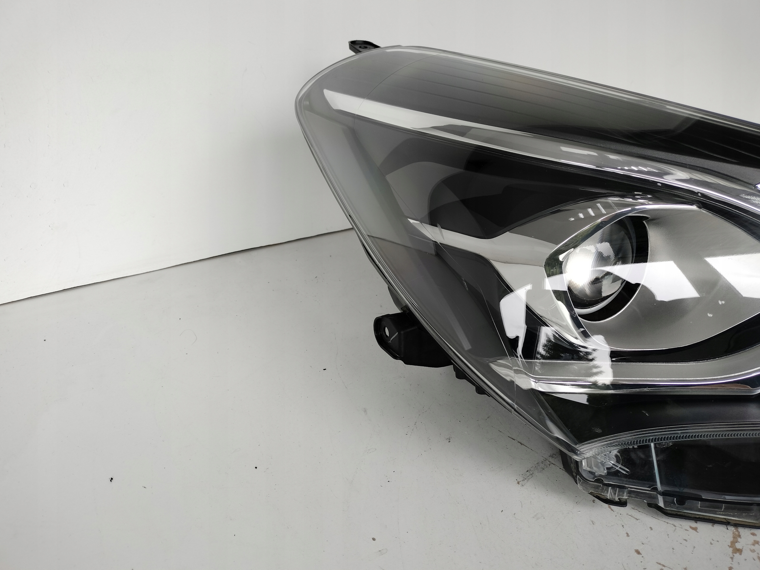 light right REFLEKTOR TOYOTA YARIS III 17- LIFT