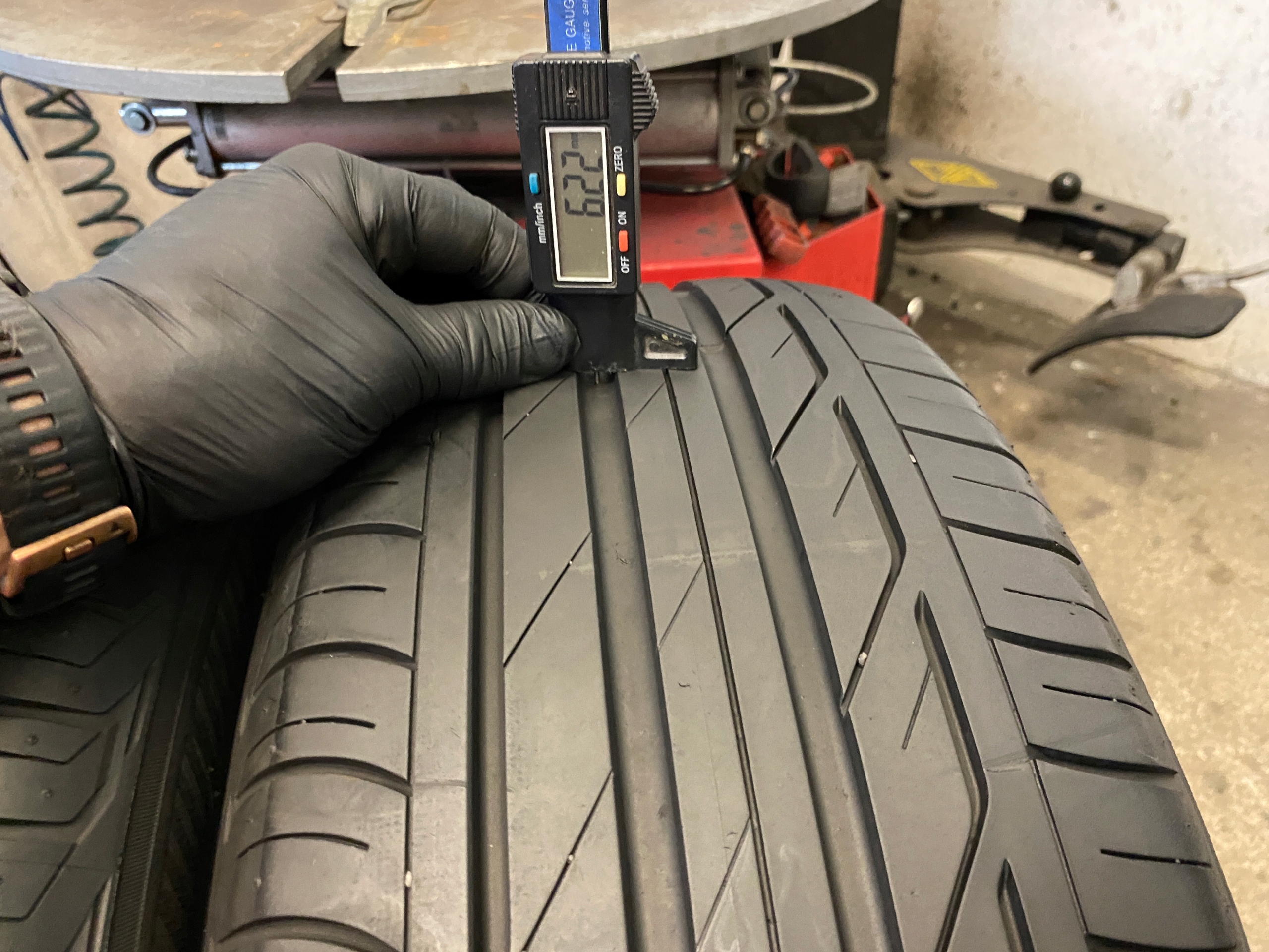2 tyres summer 225/50R18 Bridgestone T001 RUN FLAT 6,5mm
