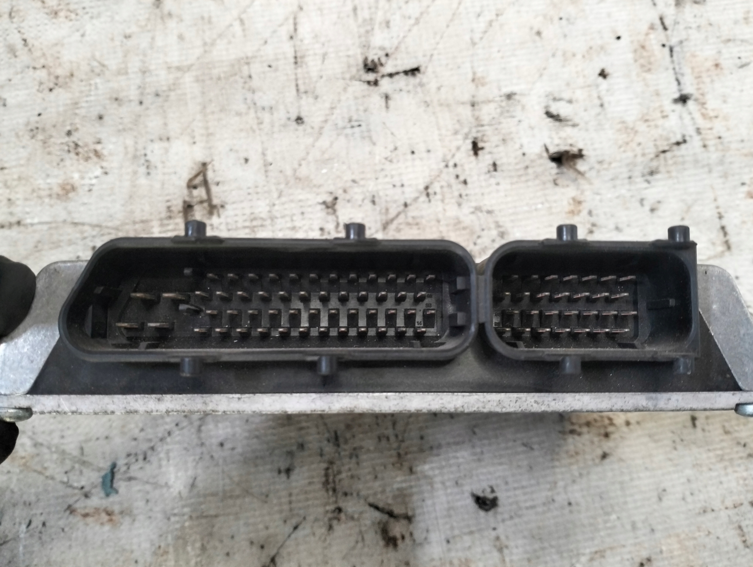 computer control unit of the engine VOLKSWAGEN PASSAT B5 1.6 B 3B0907557