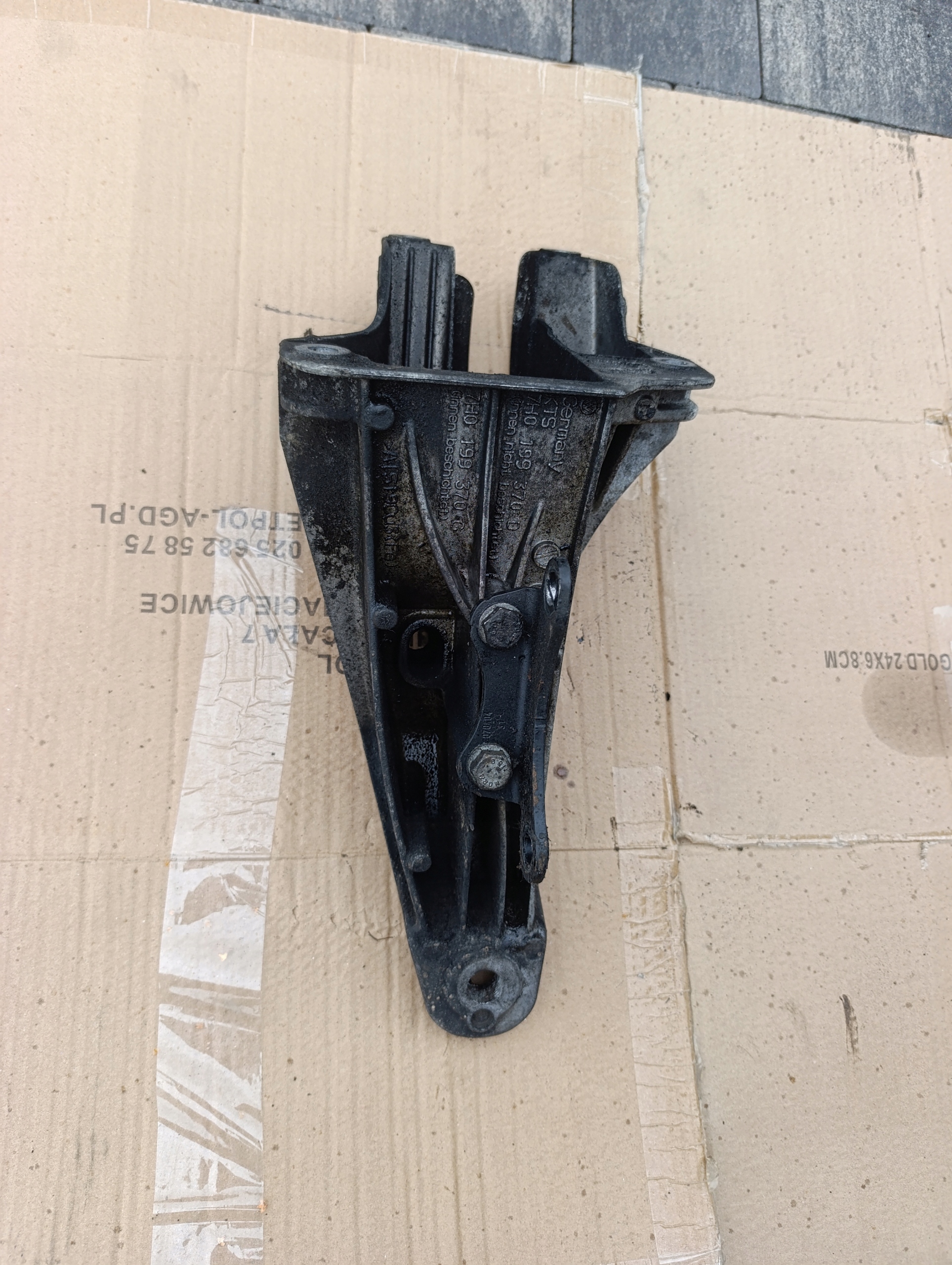 VW T5 2.5 TDI engine mount rear part AXD AXE 7H0199370G 7H0199370D 4X4 4MOTION