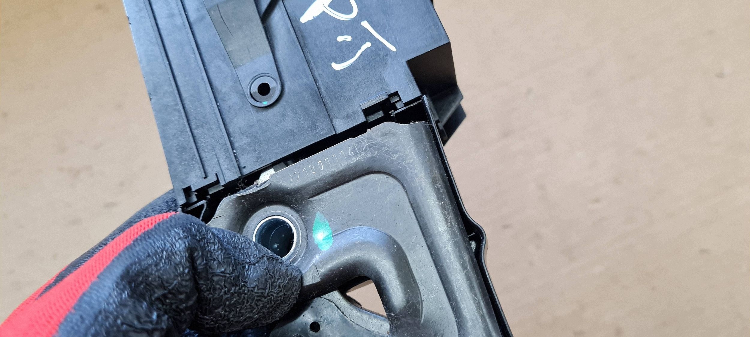 A6 C7 4G lock OPARCJA KANAPY rear part sedan 8K5885682B