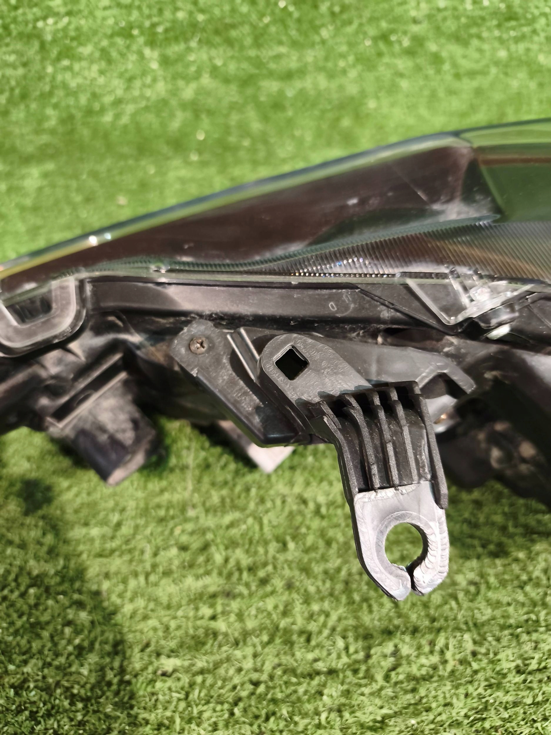 REFLEKTOR right front TOYOTA COROLLA E21 18- sedan NR.R1370