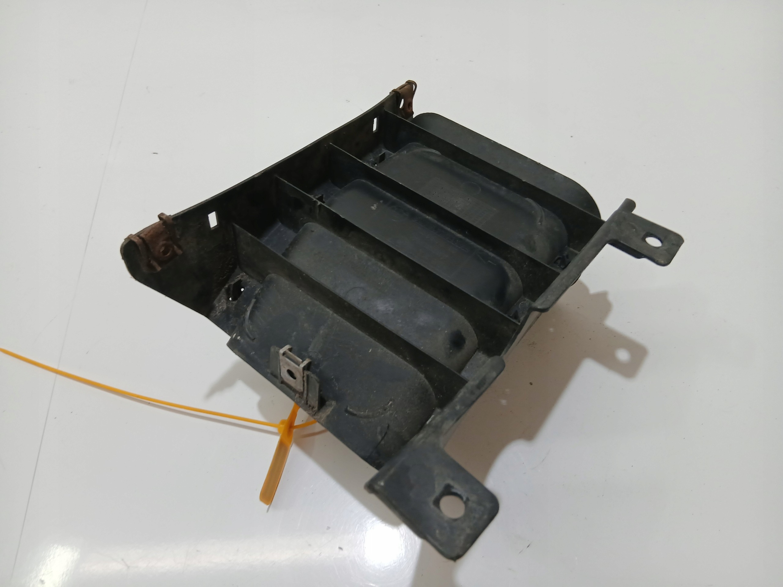 drain intake air disc right BMW E60 E61 M PAKIET 7203964 (0001134)
