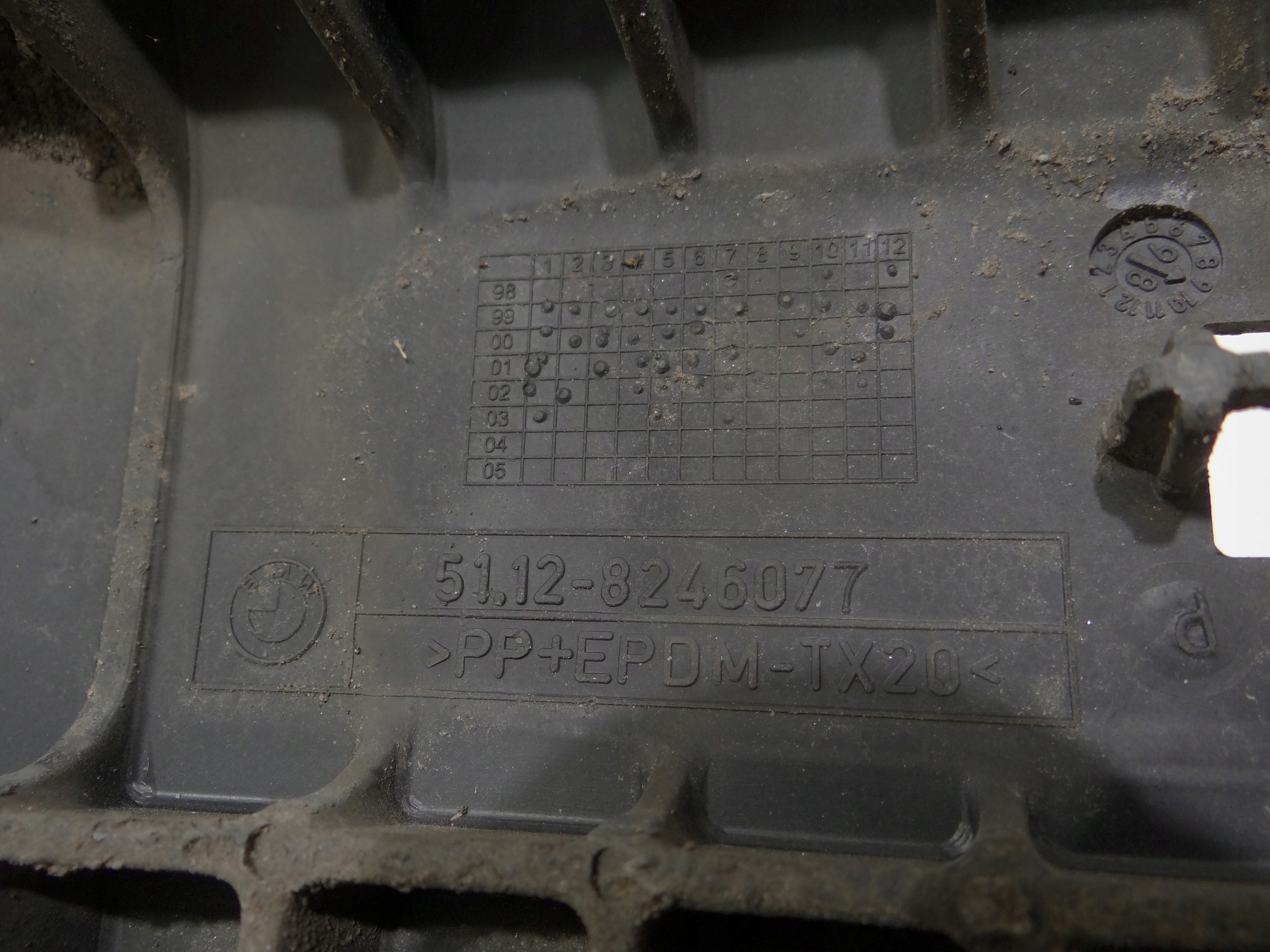 Halter der Stoßstange links heck BMW E39 8246077