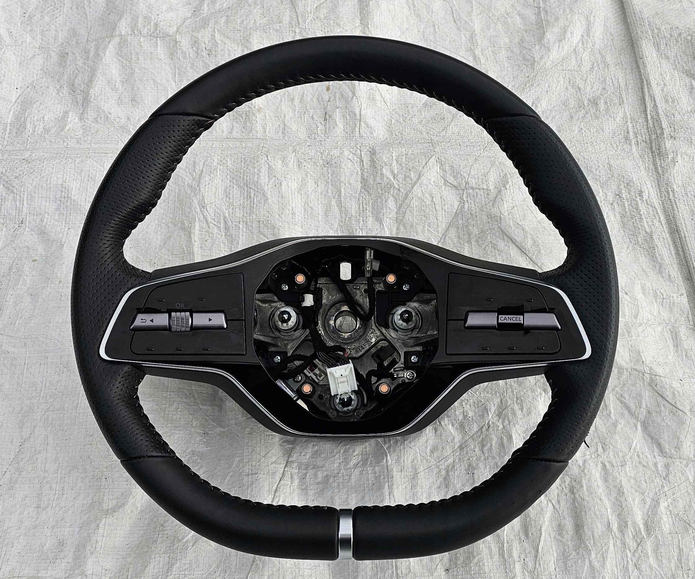 NISSAN ARIYA KIEROWNICA