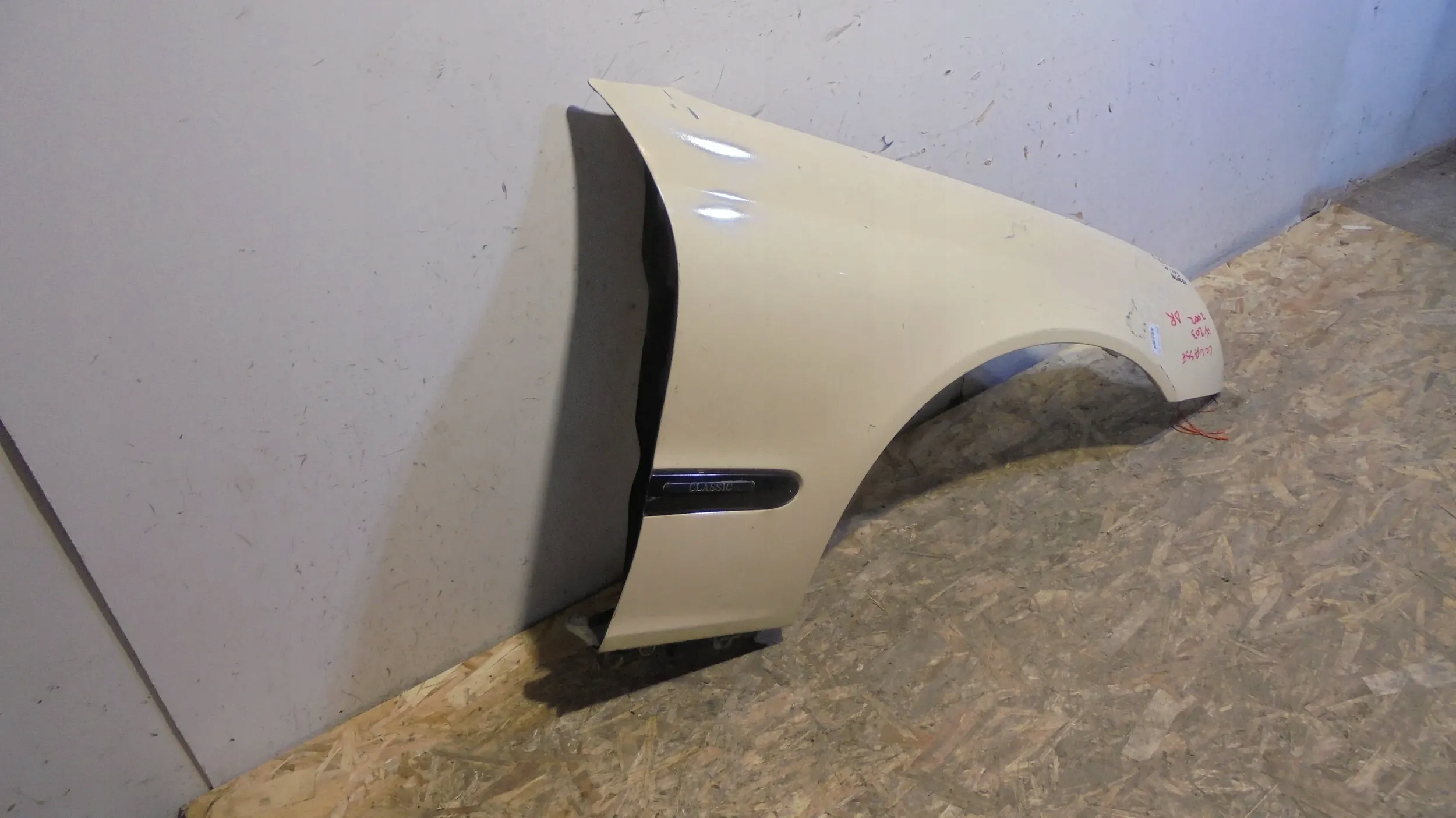 fender front right Mercedes C Klasa W203