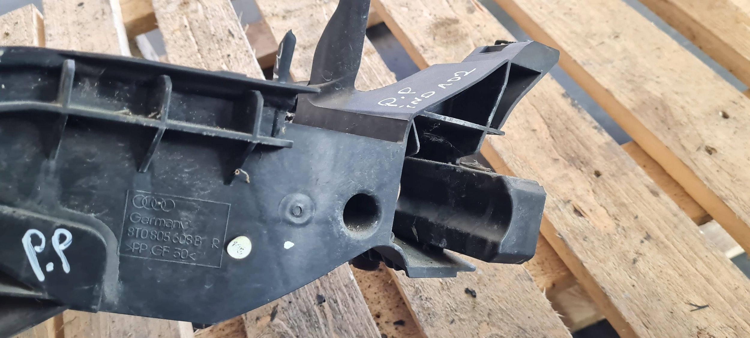A5 8T S5 LIFT bracket holder support lights right front 8T0805608B