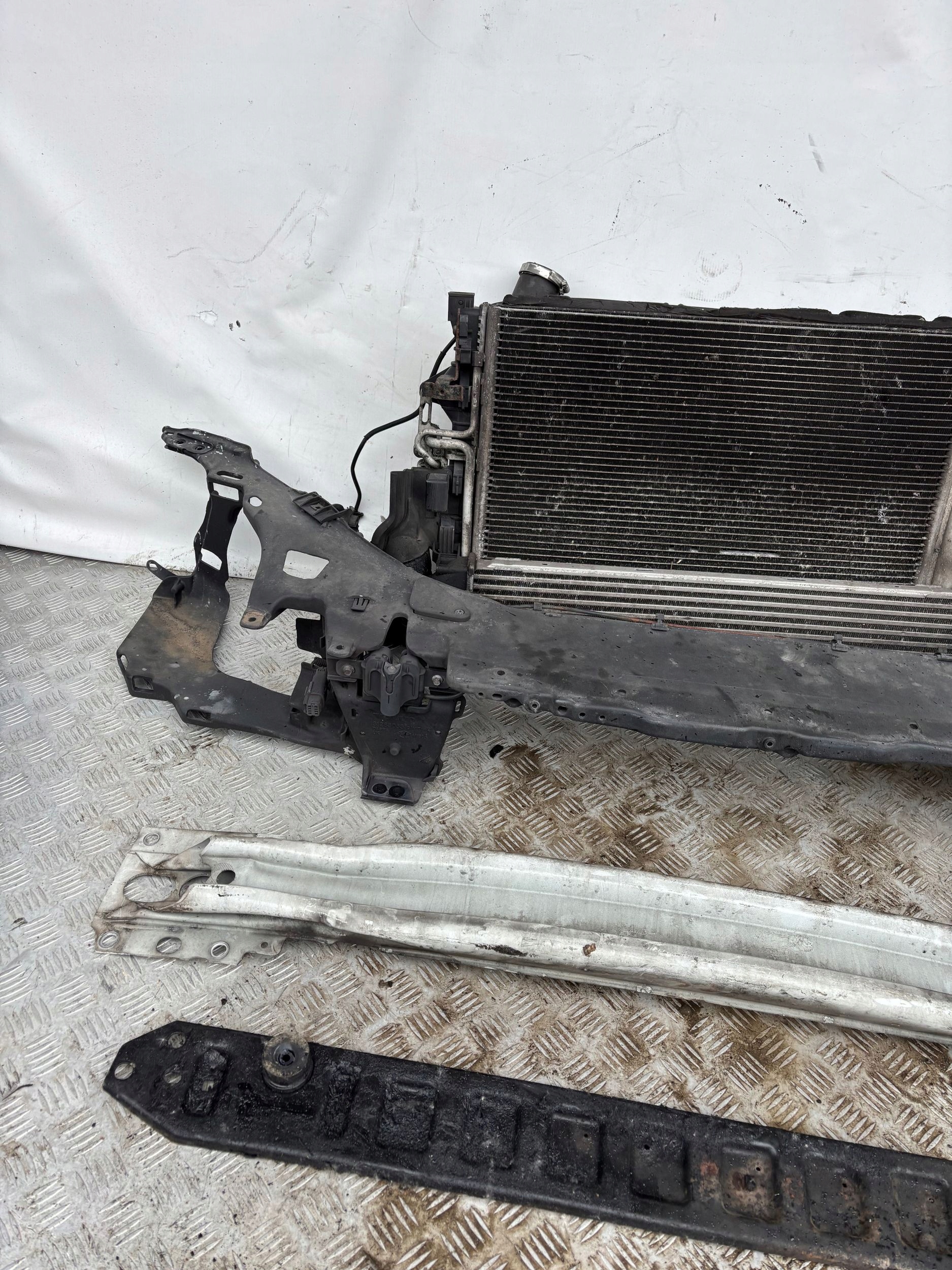 support panel for radiators sider radiator VOLVO V60 1.6D 10