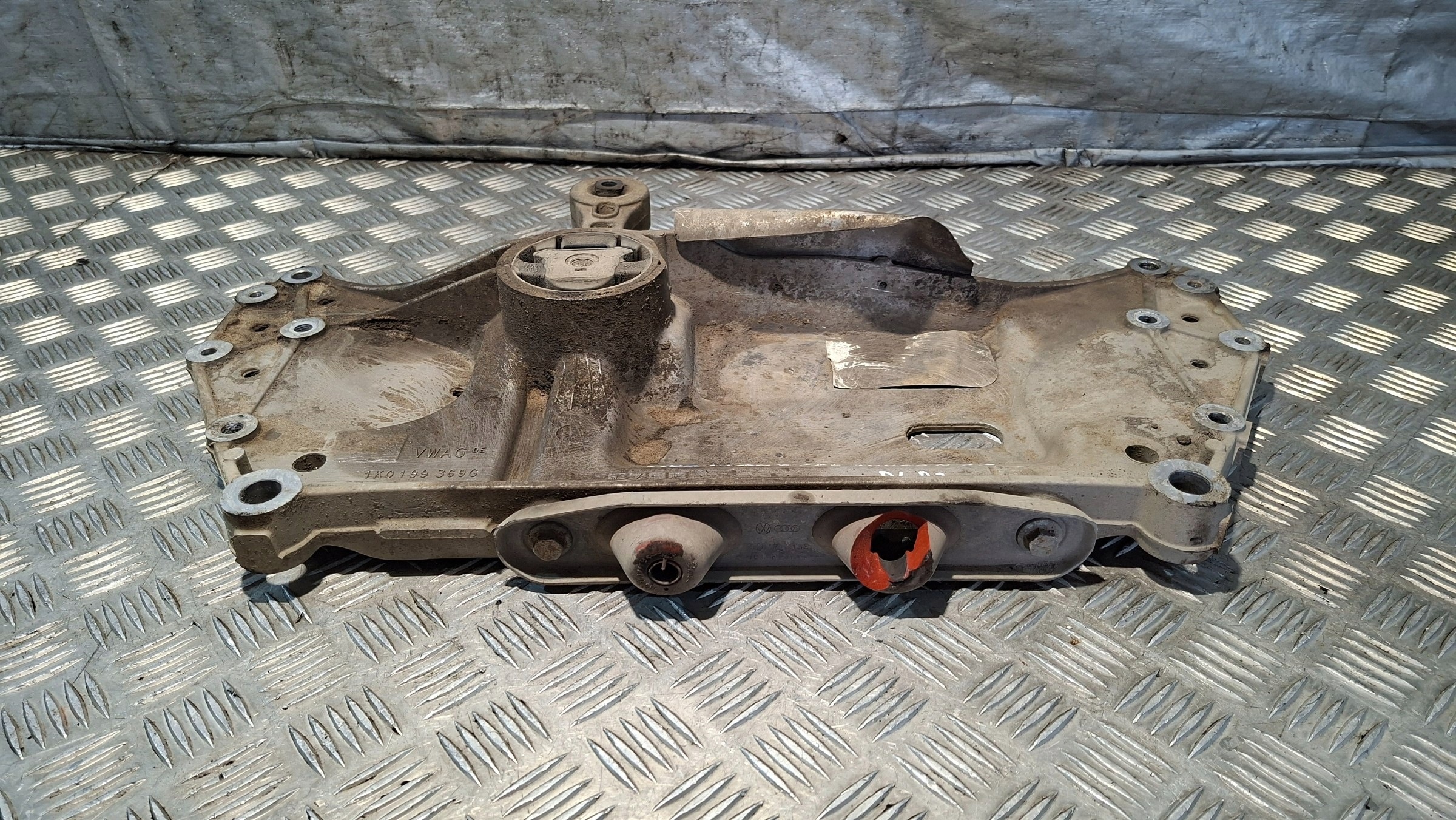 axle beam front VW TOURAN 1.6