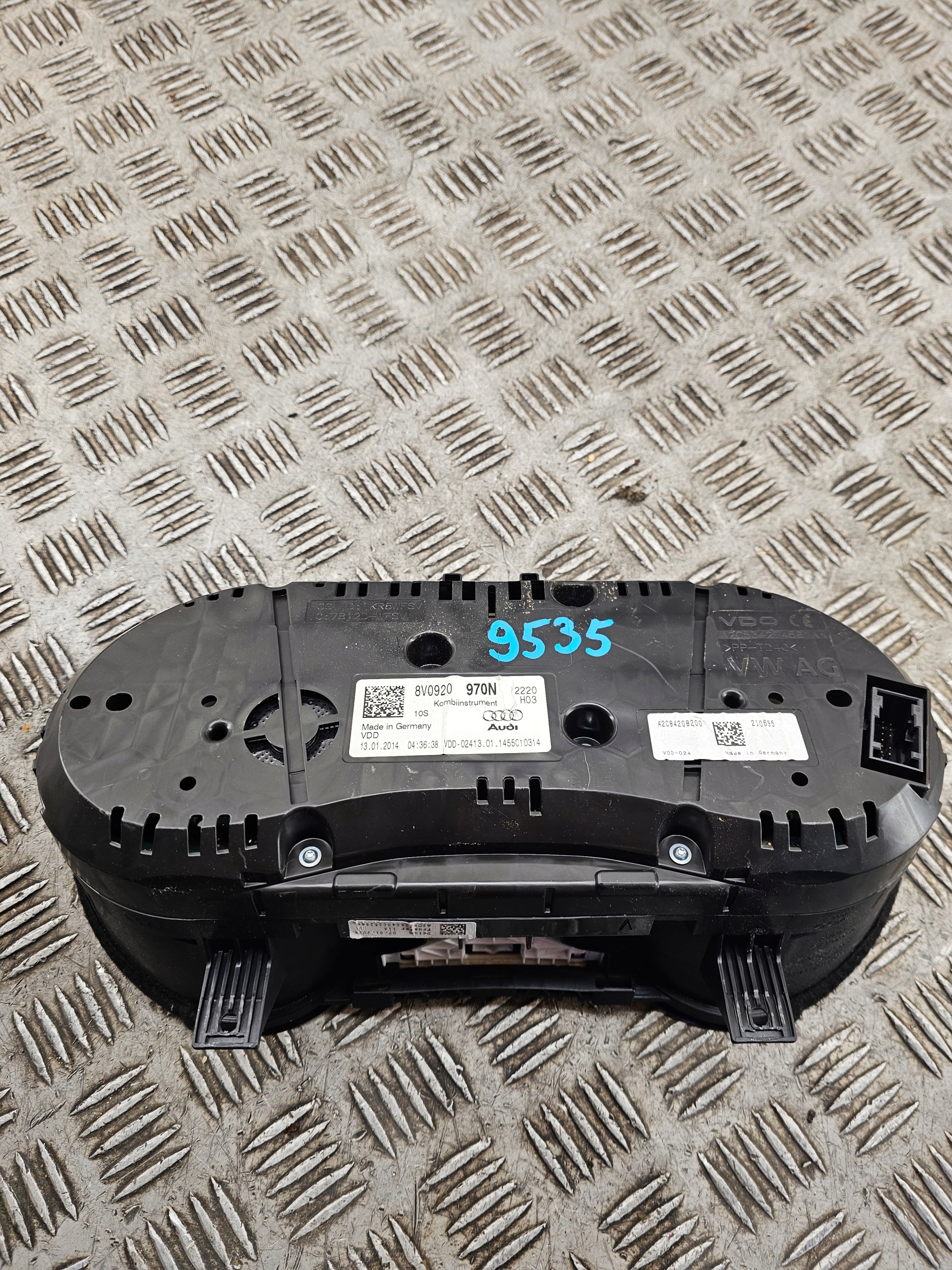 AUDI A3 8V dials LICZNIKI UK 8V0920970N