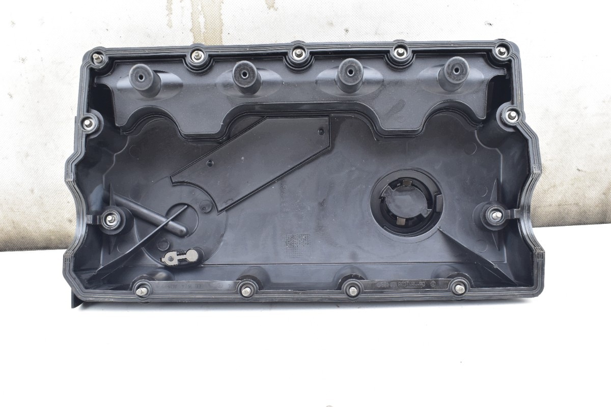 Abdeckung der Ventile VW PASSAT B6 AUDI A3 8P SEAT LEON 1.9 2.0 TDI 038103475N