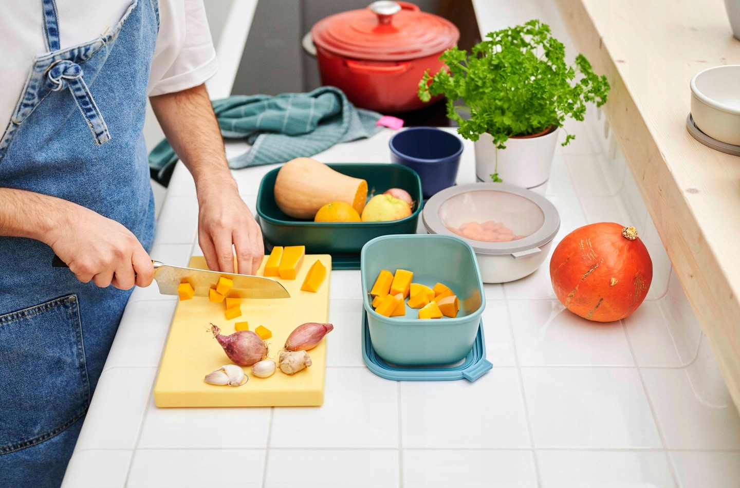 CIRQULA miska POJEMNIK JEDZENIE ŻYWNOŚĆ SAŁATKĘ MIĘSO LODÓWKI BEZ BPA 1 L Marka Mepal