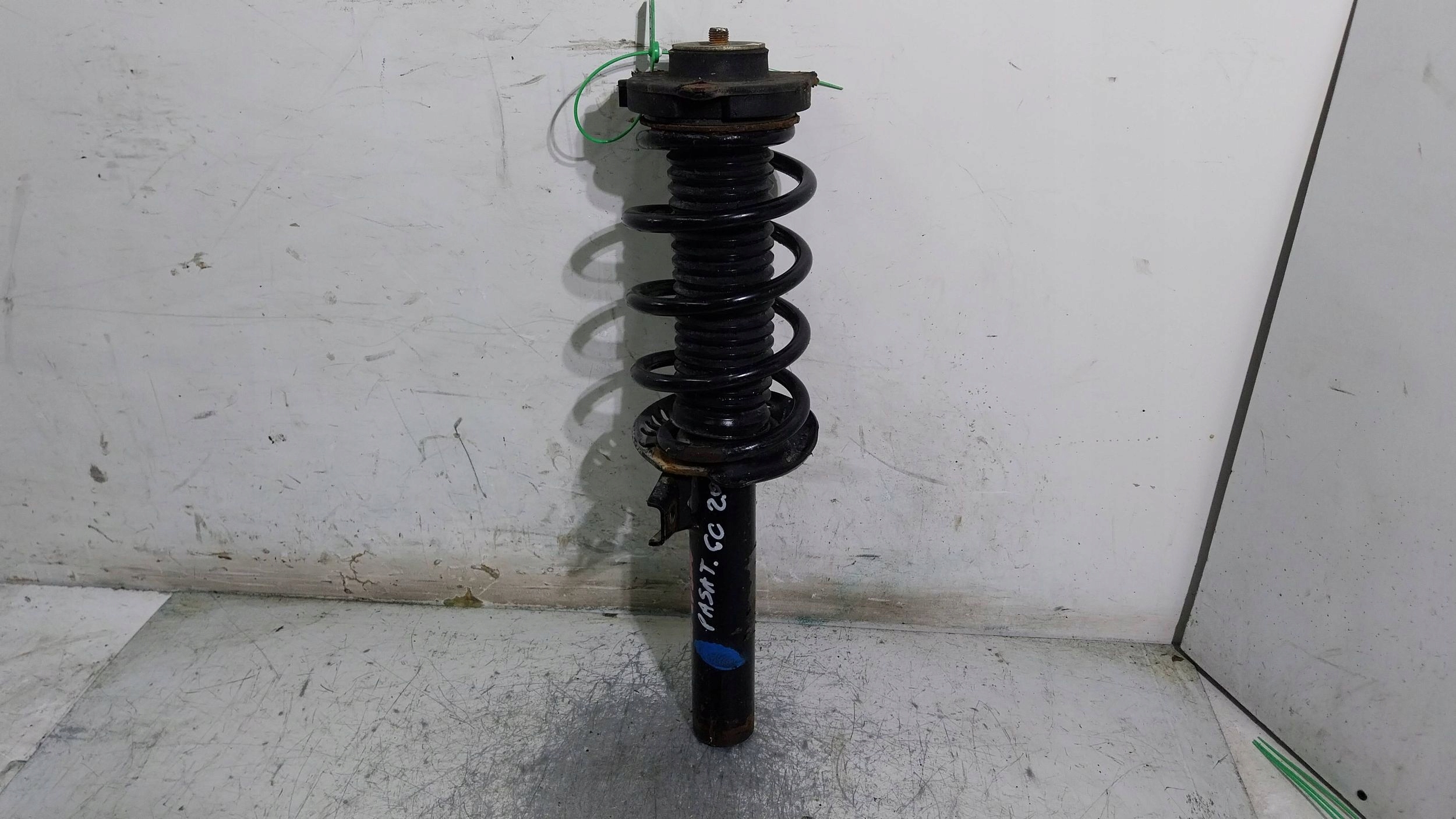 shock absorber left right front 3C0413031AH VW PASSAT B7 CC