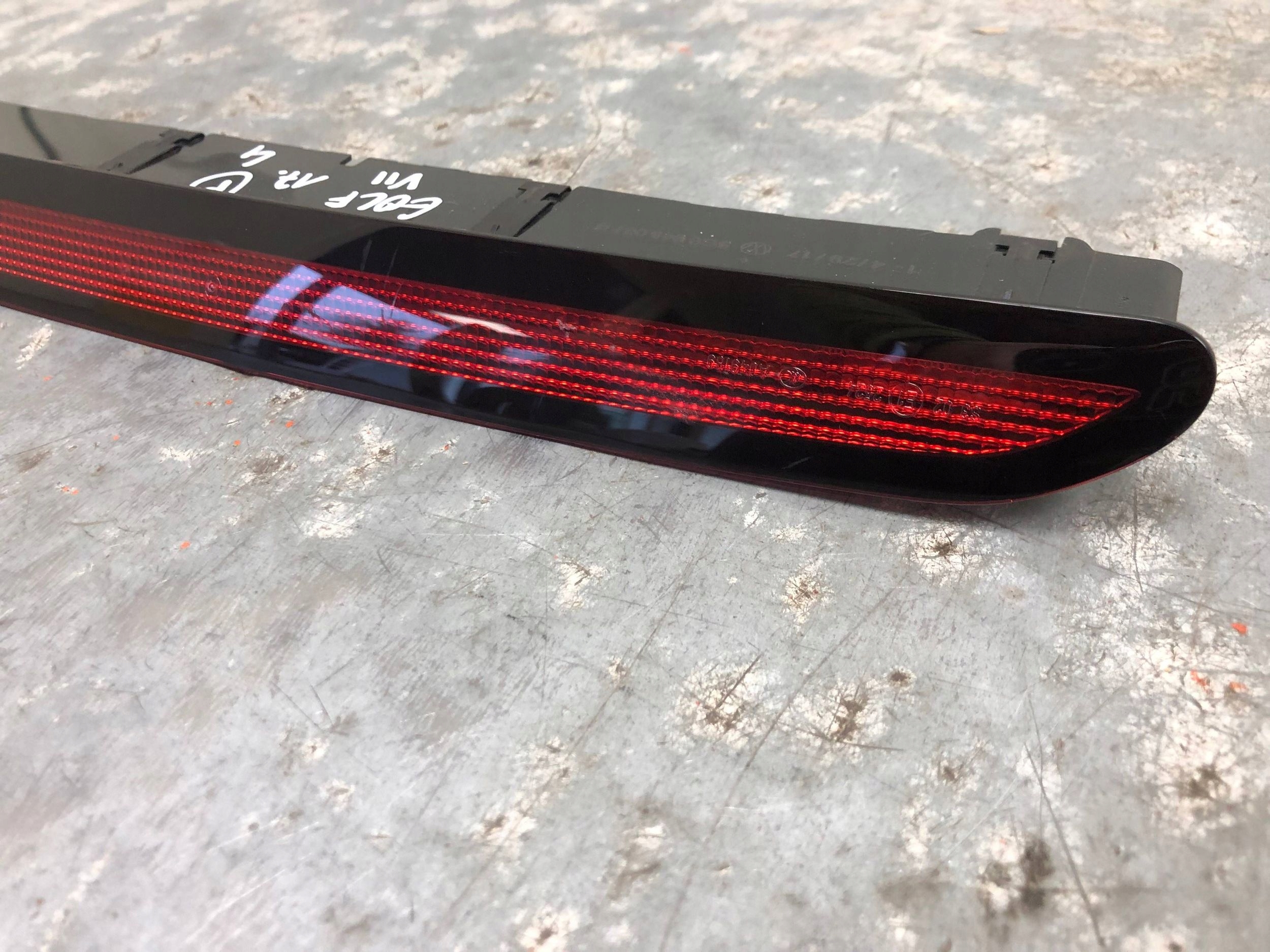 TRZECIE light STOP VW GOLF VII 5G0945087B