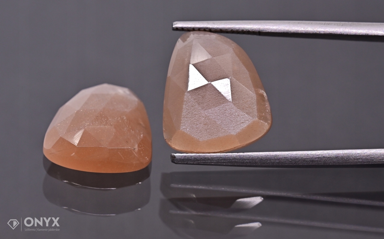 Měsíční kámen Pár fazetovaný nepravidelný 13,