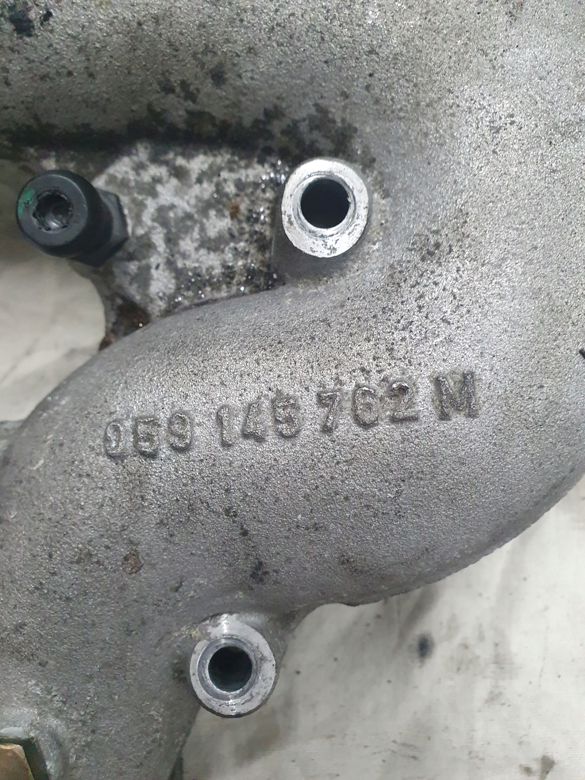 Audi OE 059145762M коллектор Впускный