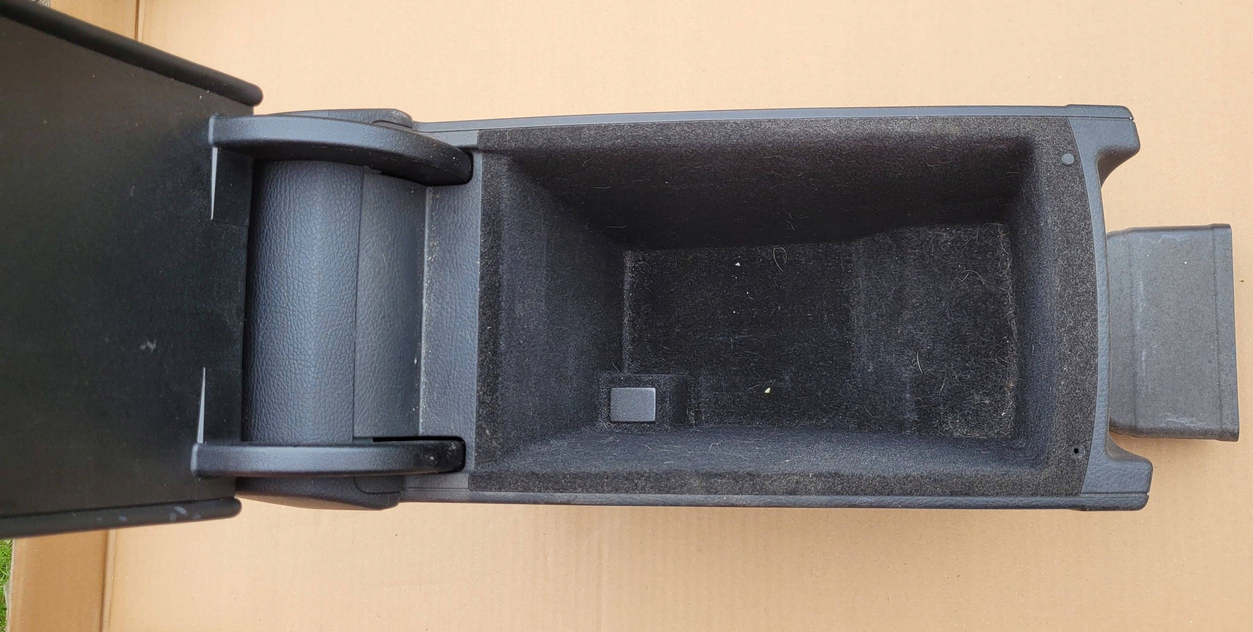 armrest VW PASSAT B7 3AC863241D