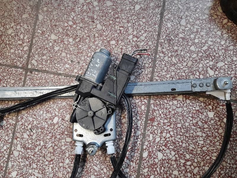 PODNOŚNIK SZYBY LEWY PRZÓD RENAULT ESPACE IV 4 Jakość części (zgodnie z GVO) O - oryginał z logo producenta pojazdu (OE)