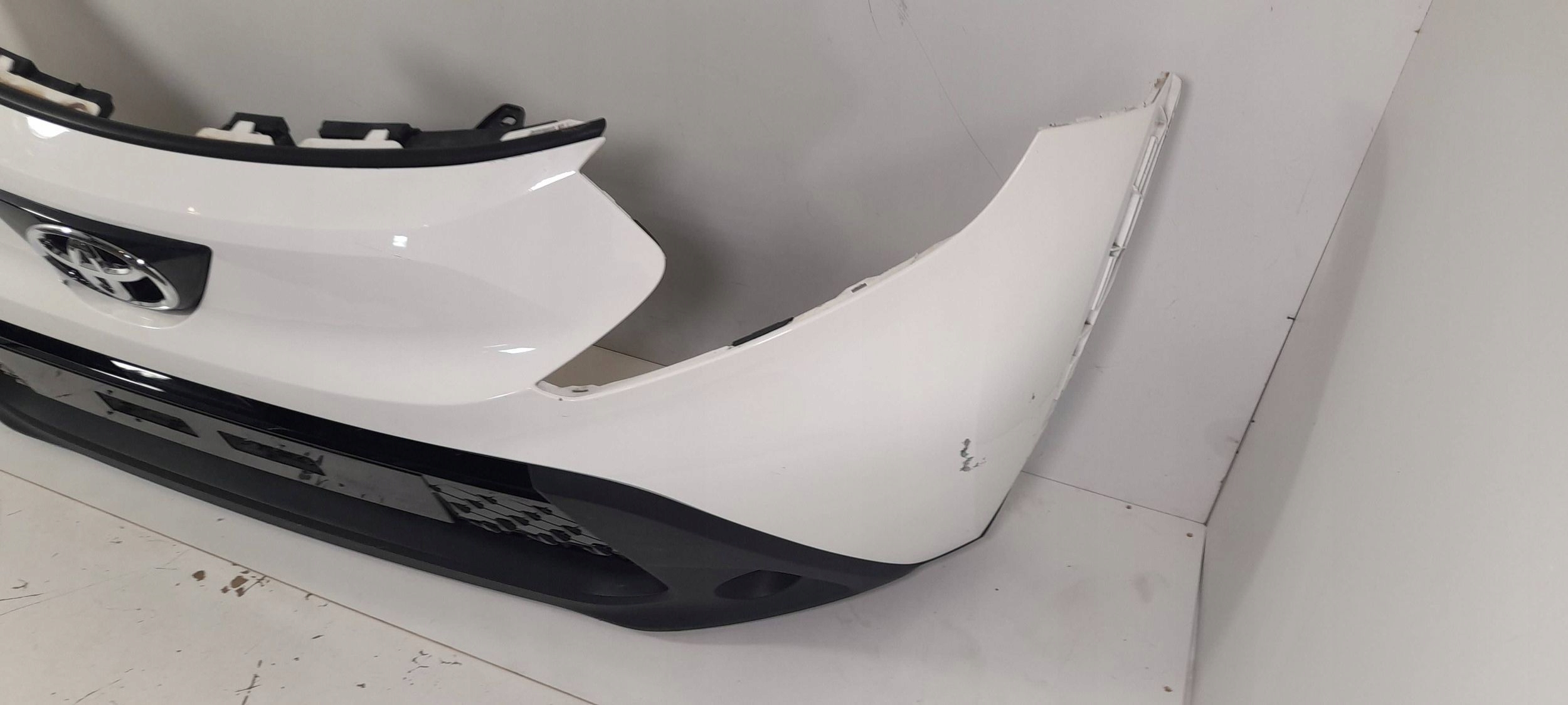 Toyota Aygo X 2024r frontstoßstange 040 (X17)