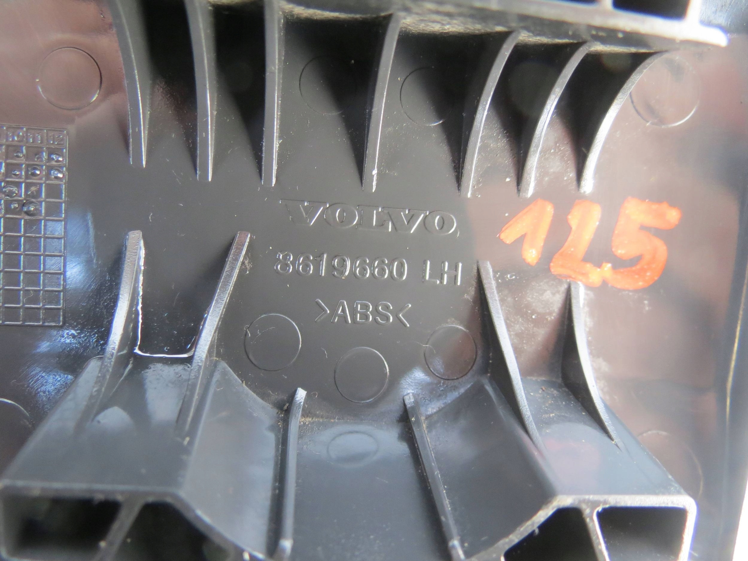 Blende Abdeckung SZYNY SITZ links heck VOLVO XC90 V8 4.4 8619660