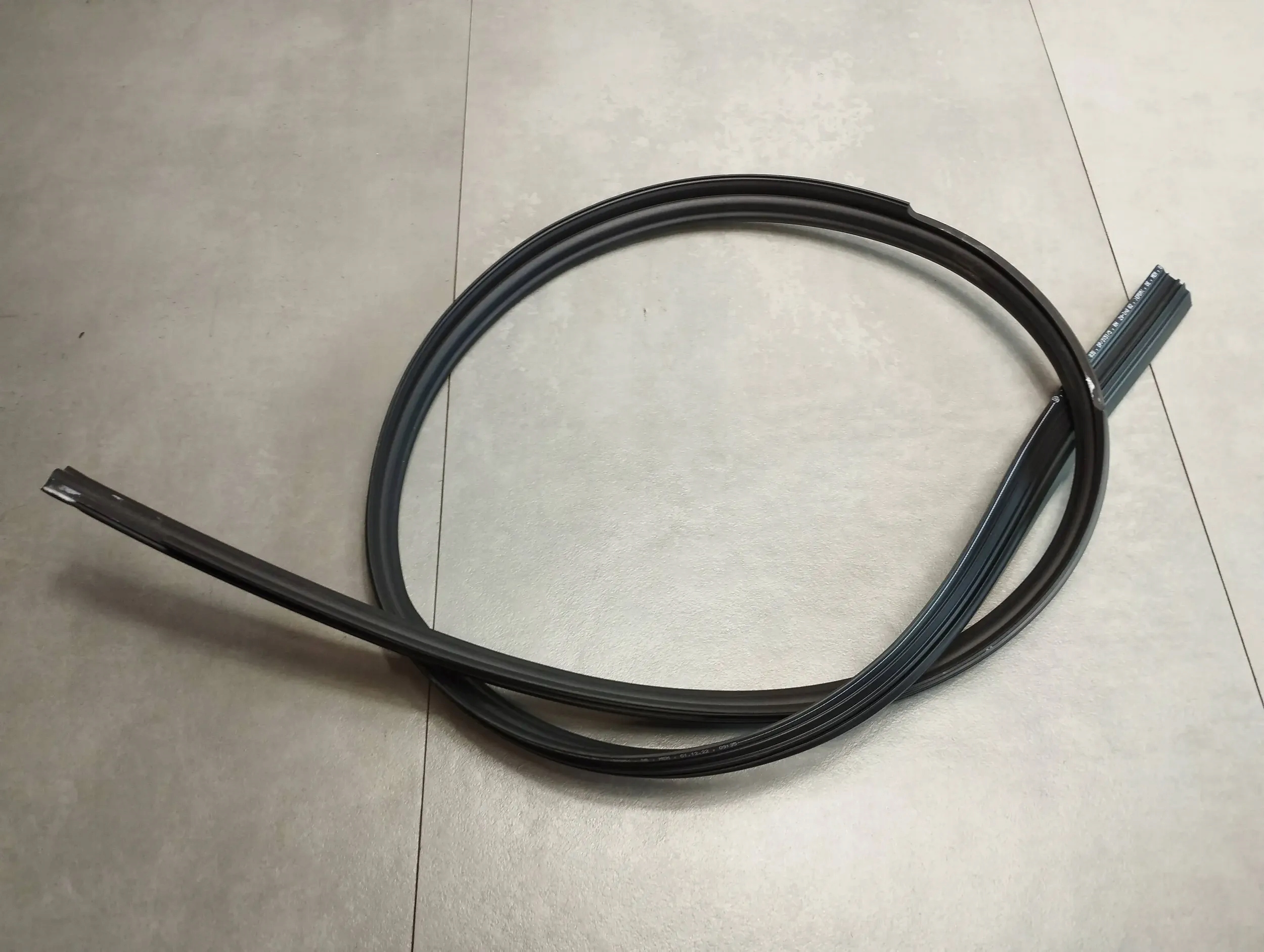 VW Arteon KOMBI USZCZELKA DACHU PRAWA 3G7854544A