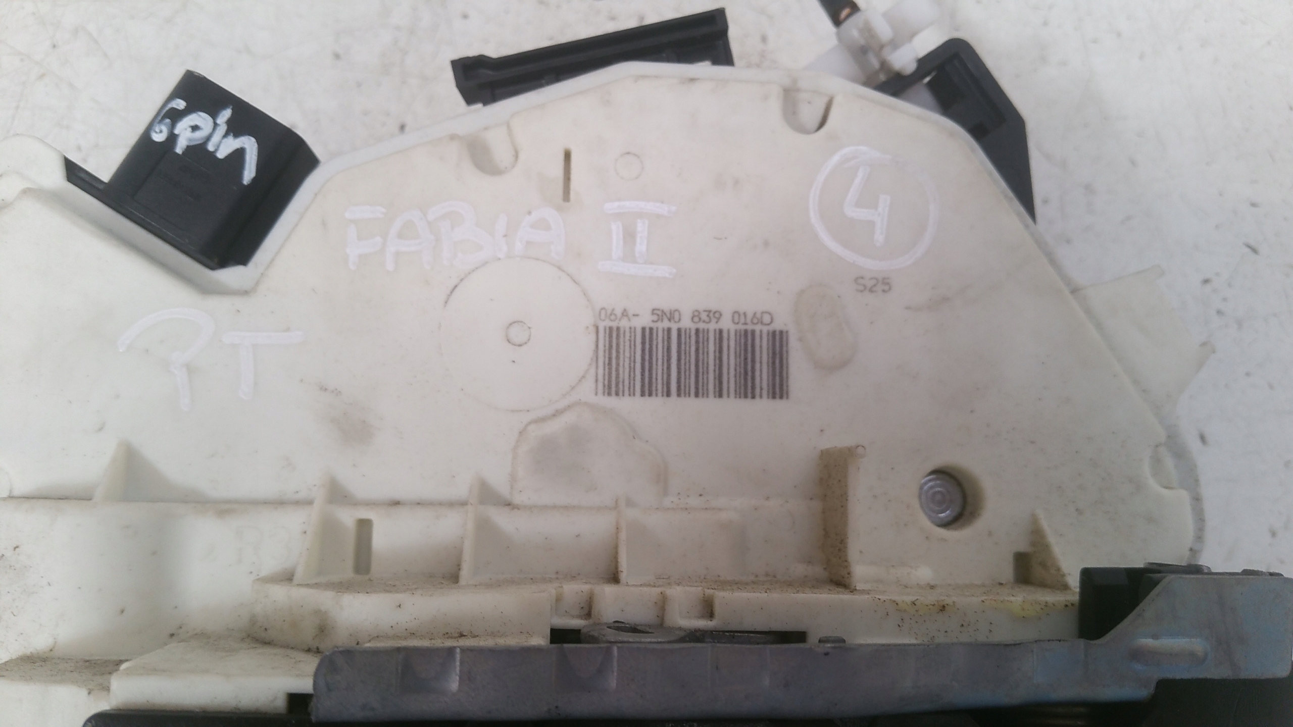 lock right front 5N0839016D Skoda Fabia II
