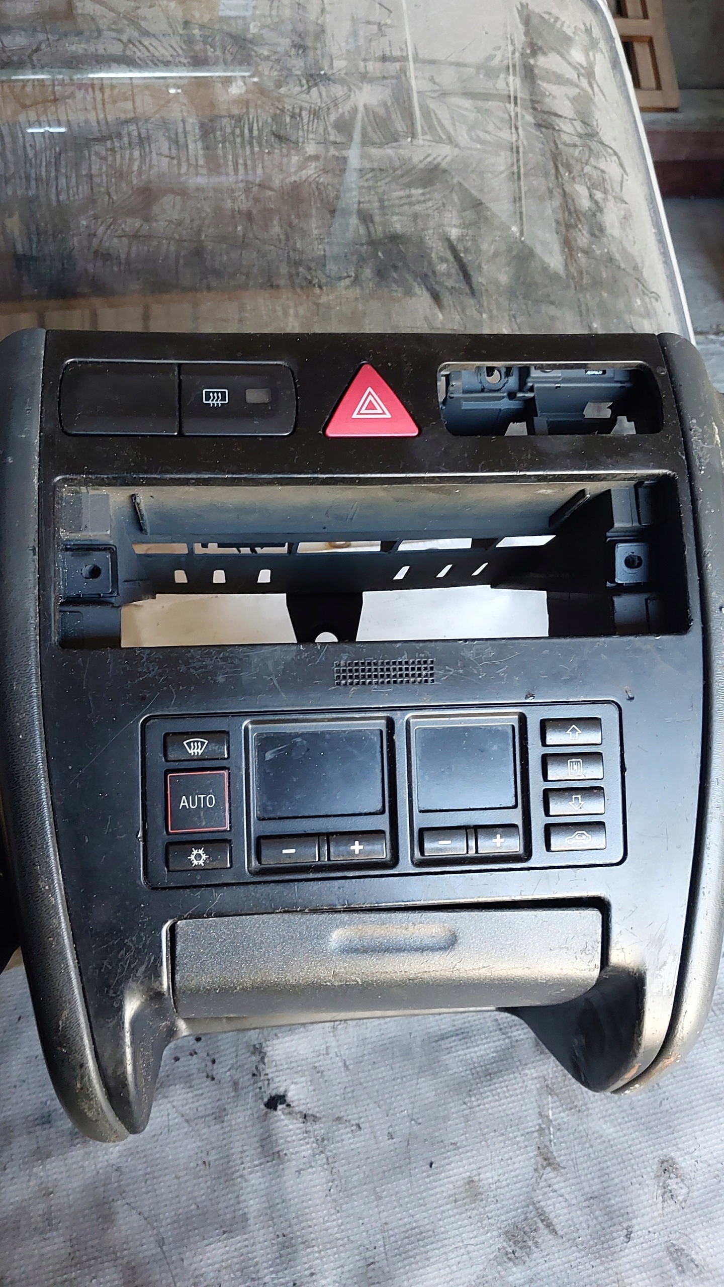 commande de climatisation plage arrière Audi A3 8L 96-03 R. 8L0820043D