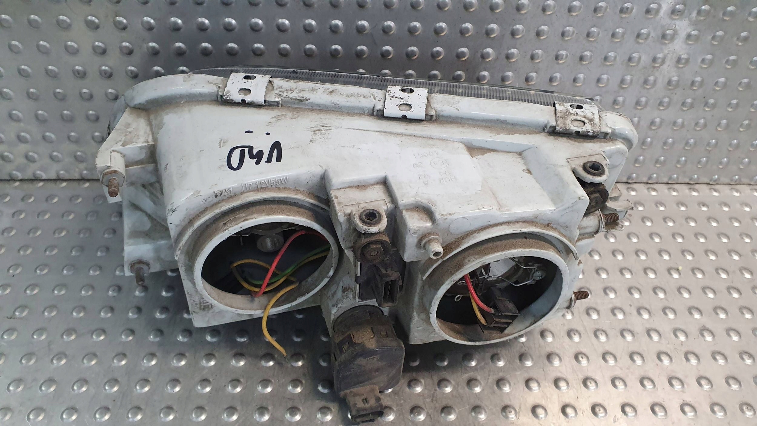 light front right VOLVO V40 and LIFT 99