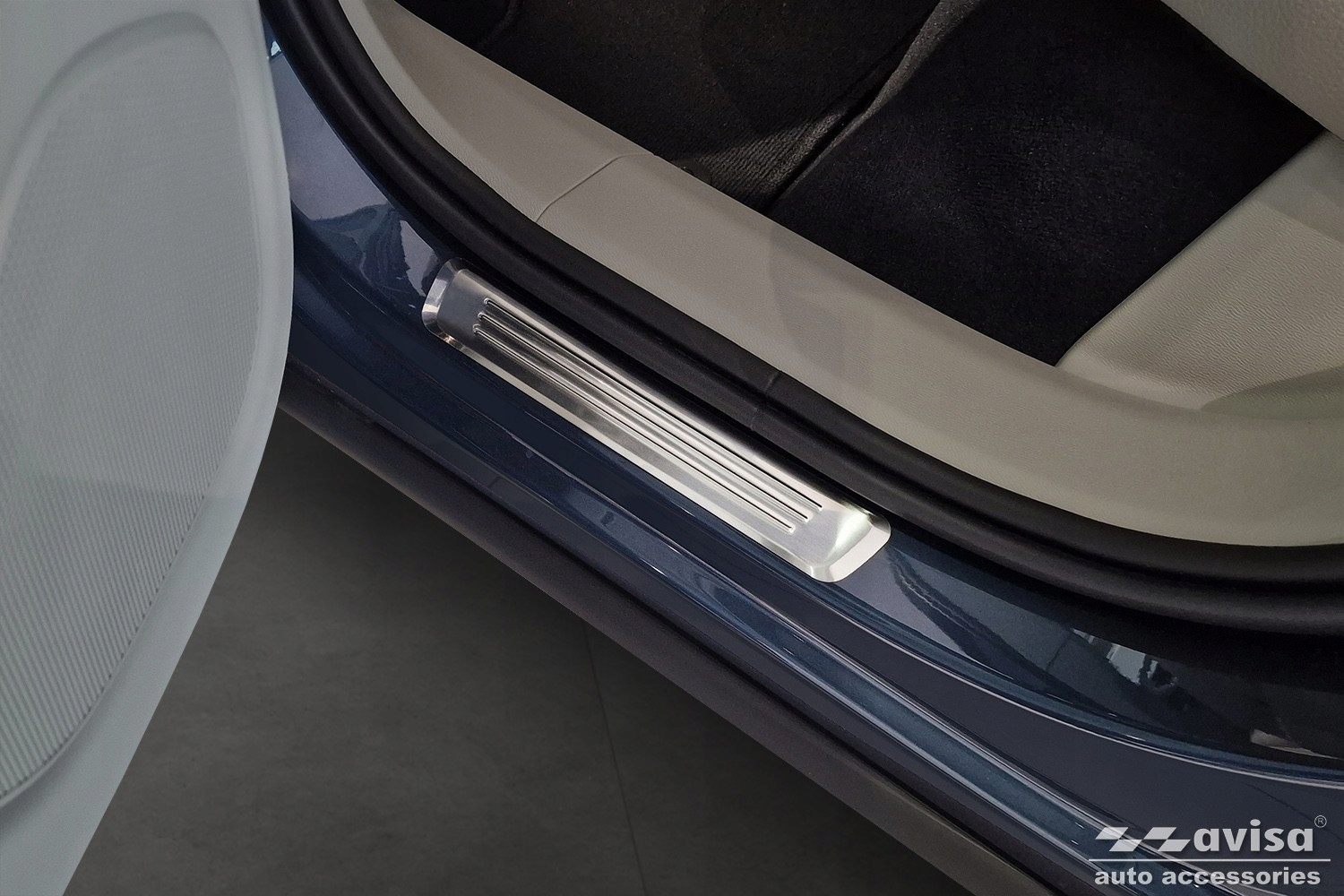 VOLVO XC60 II/ R-Design nakładki progowe na progi Producent Avisa