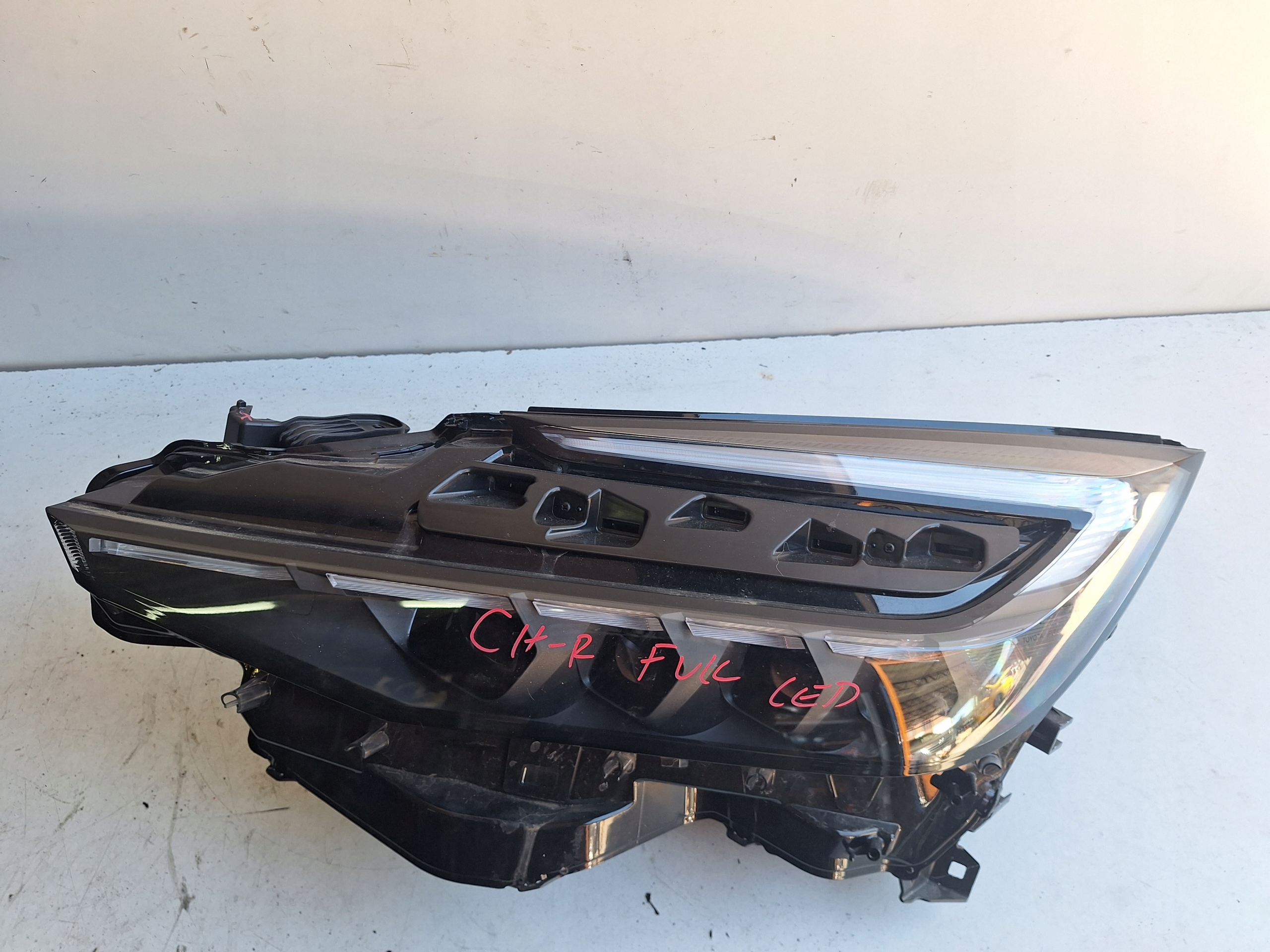 TOYOTA CH-R II 23-> light left FULL LED EU 55L