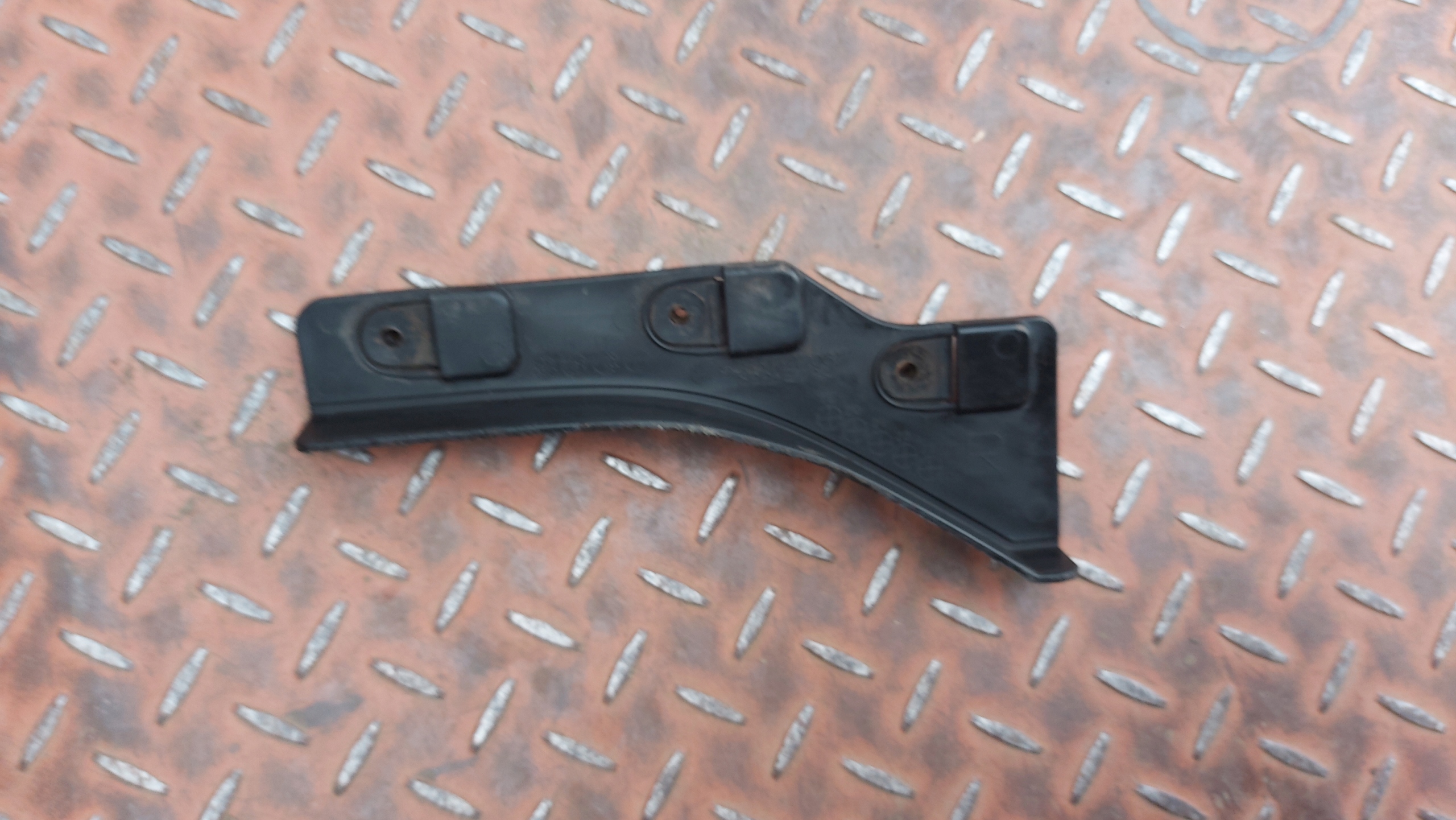 mudguard flap right front TOYOTA PRIUS 15