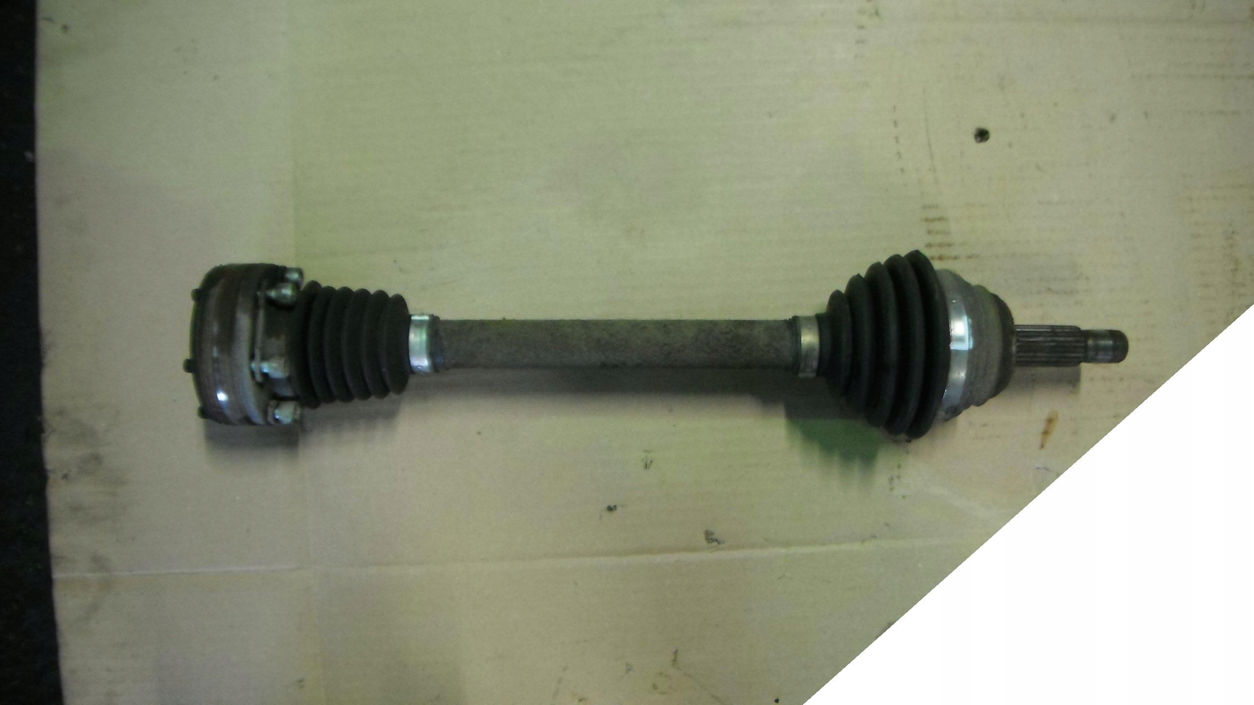 VW POLO 6N0 1.4 94-01r PÓŁOŚ LEWA