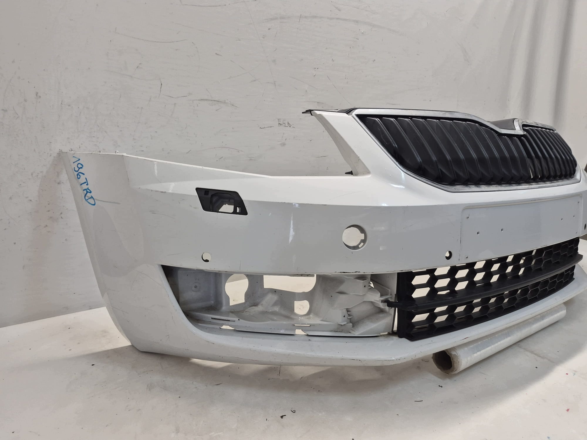 SKODA OCTAVIA III 3 12-16 bumper front front washer 4XPDC