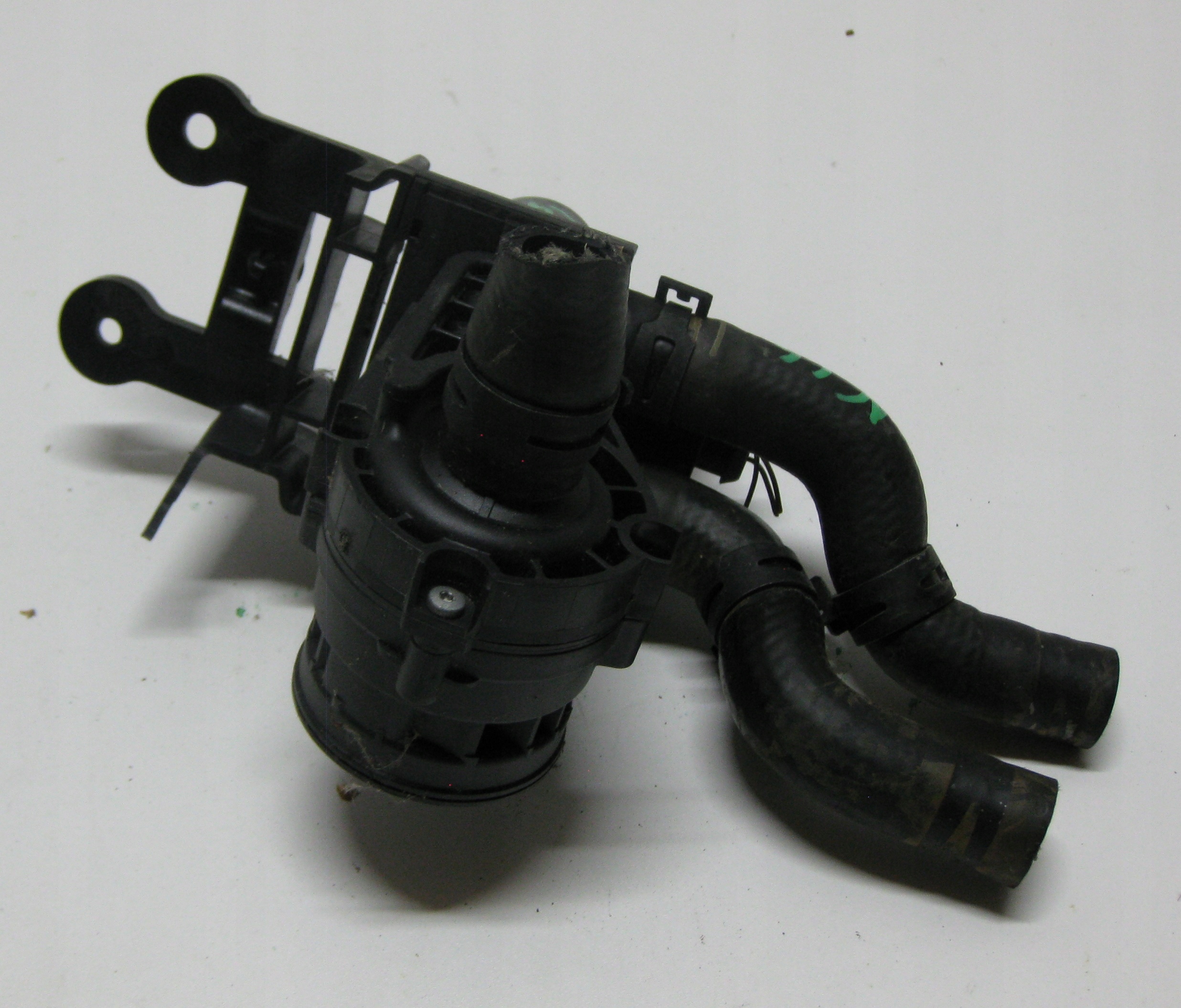 AUDI A6 C6 2.4 6V 05R dodatna pumpa vode 0392023007