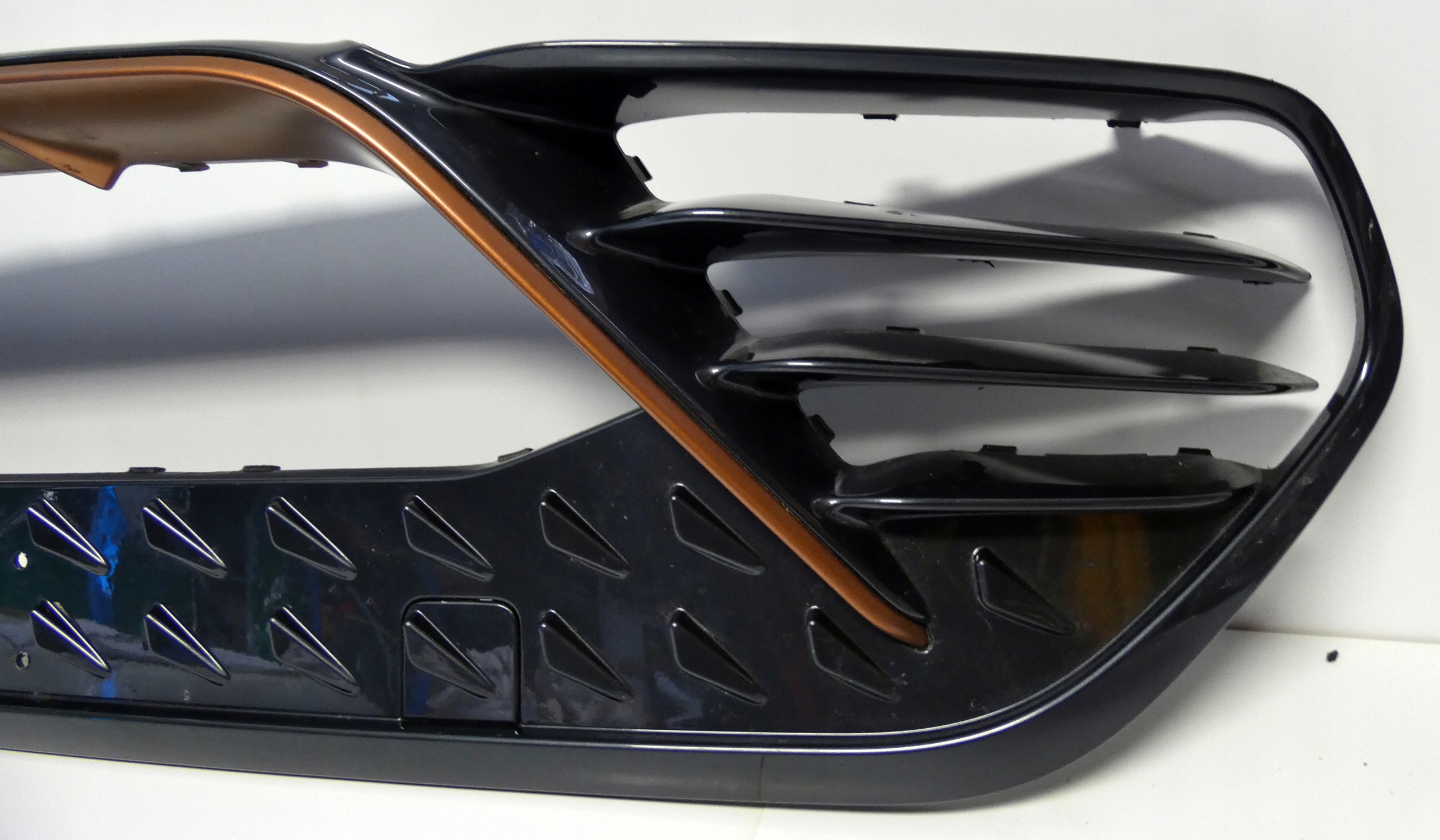 CUPRA BORN 10E805903C 2021- Grill Lüftungsgitter der Stoßstange mitte