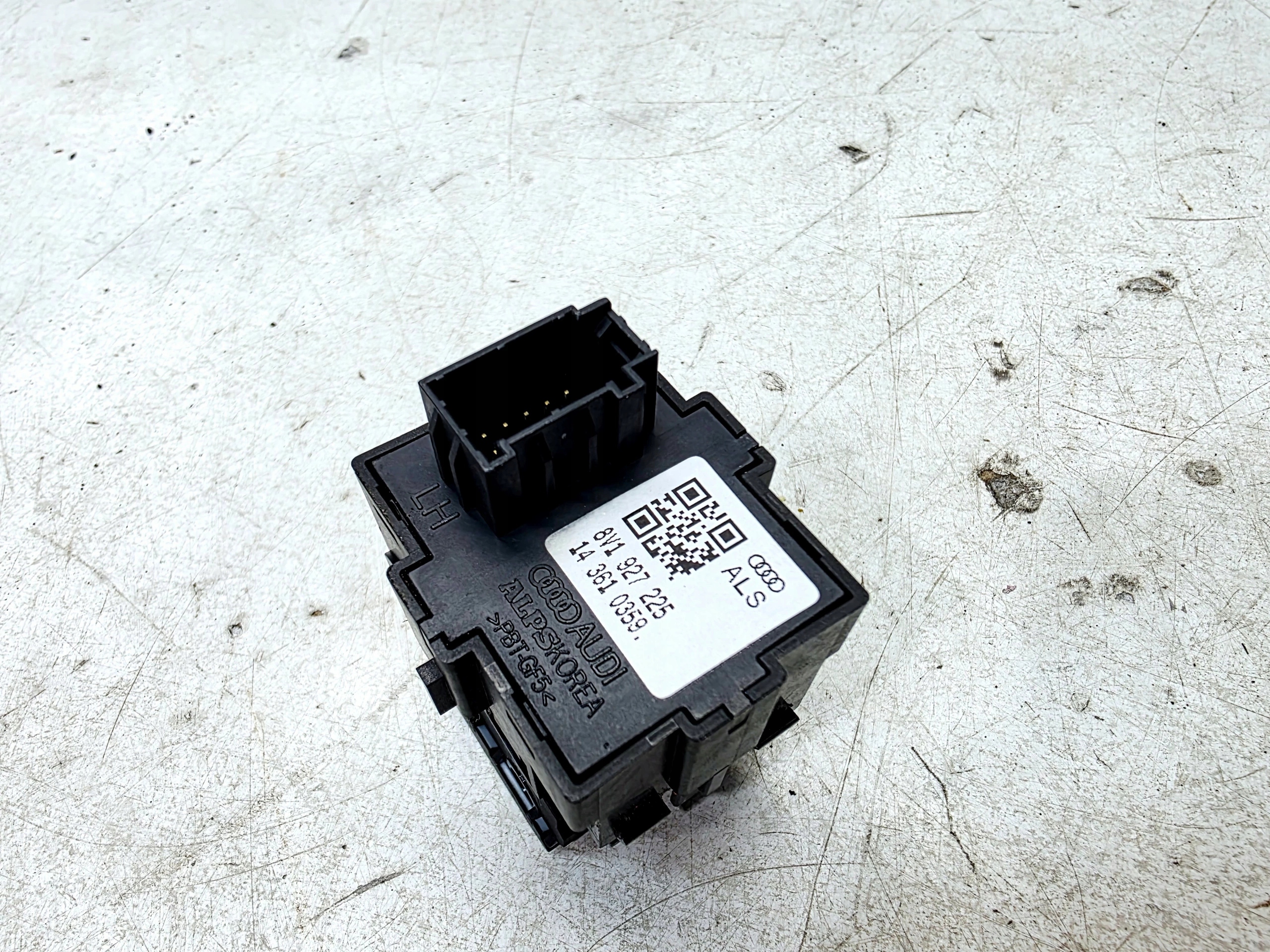 GUZIK button electric brake AUDI A3 8V 8V1927225