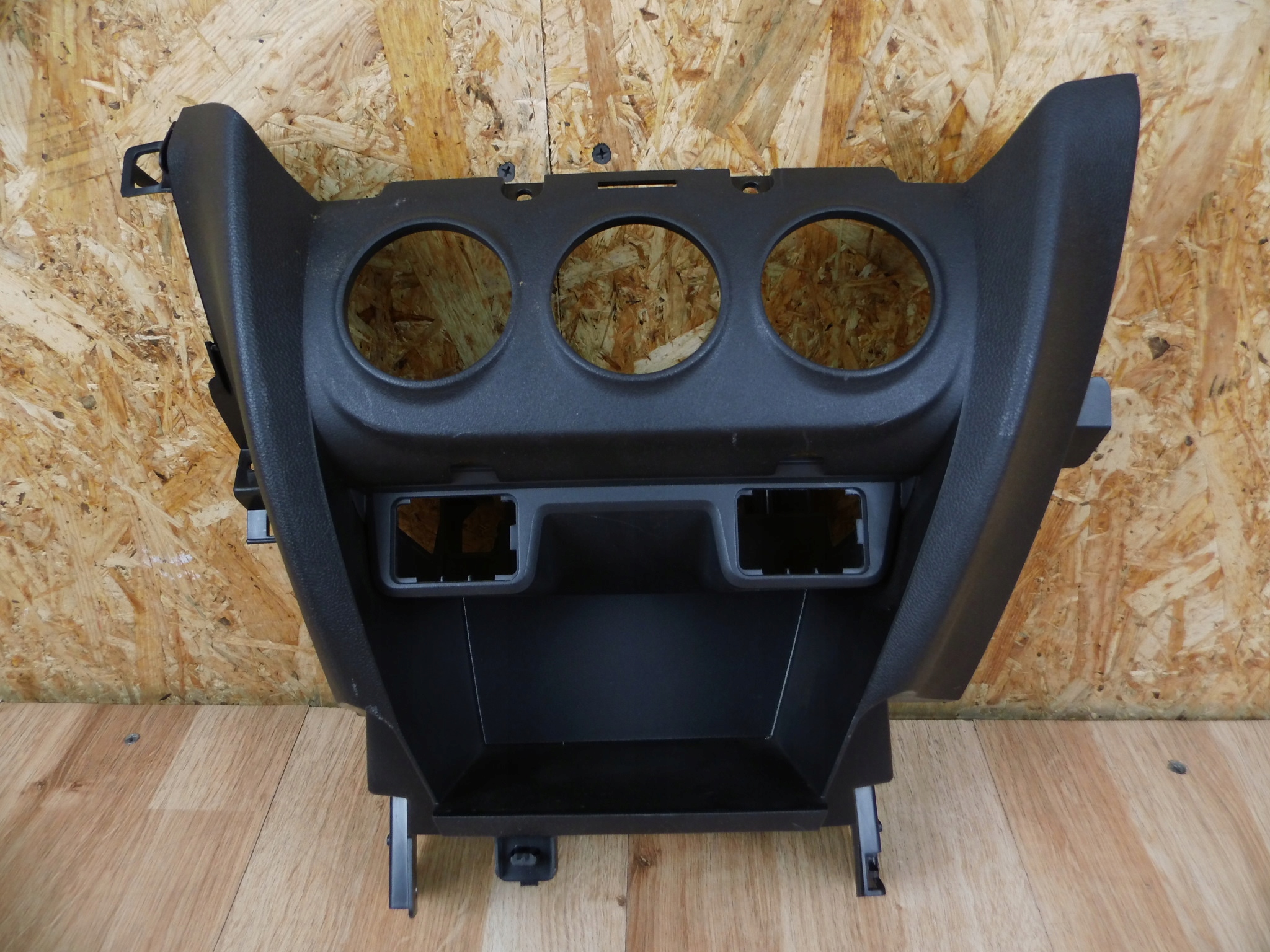 Mitsubishi ASX plato cover panelu of the dashboard frame panelu cap the centre