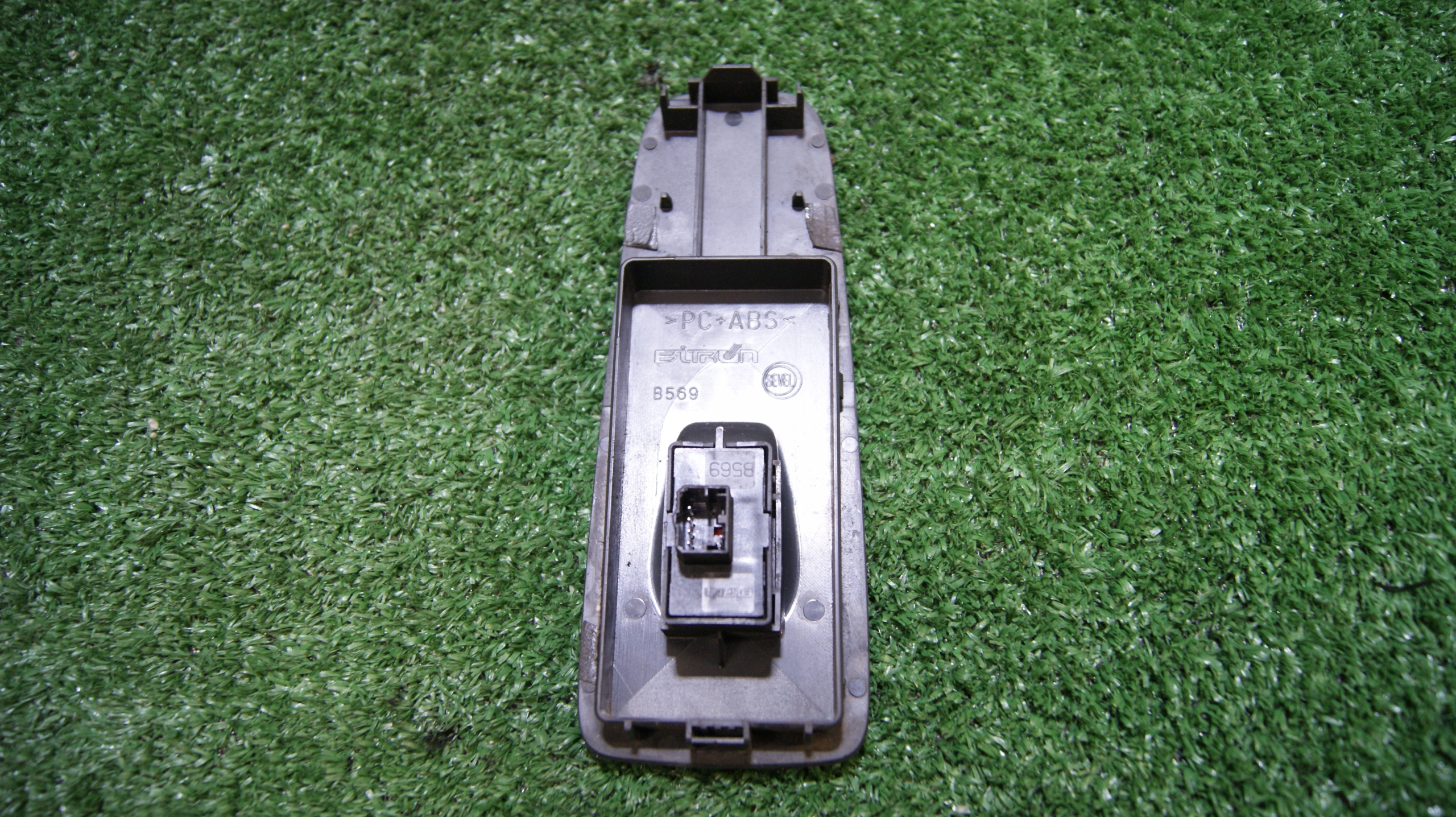 control panel windows of the passenger right front PEUGEOT BOXER 2 7354217170