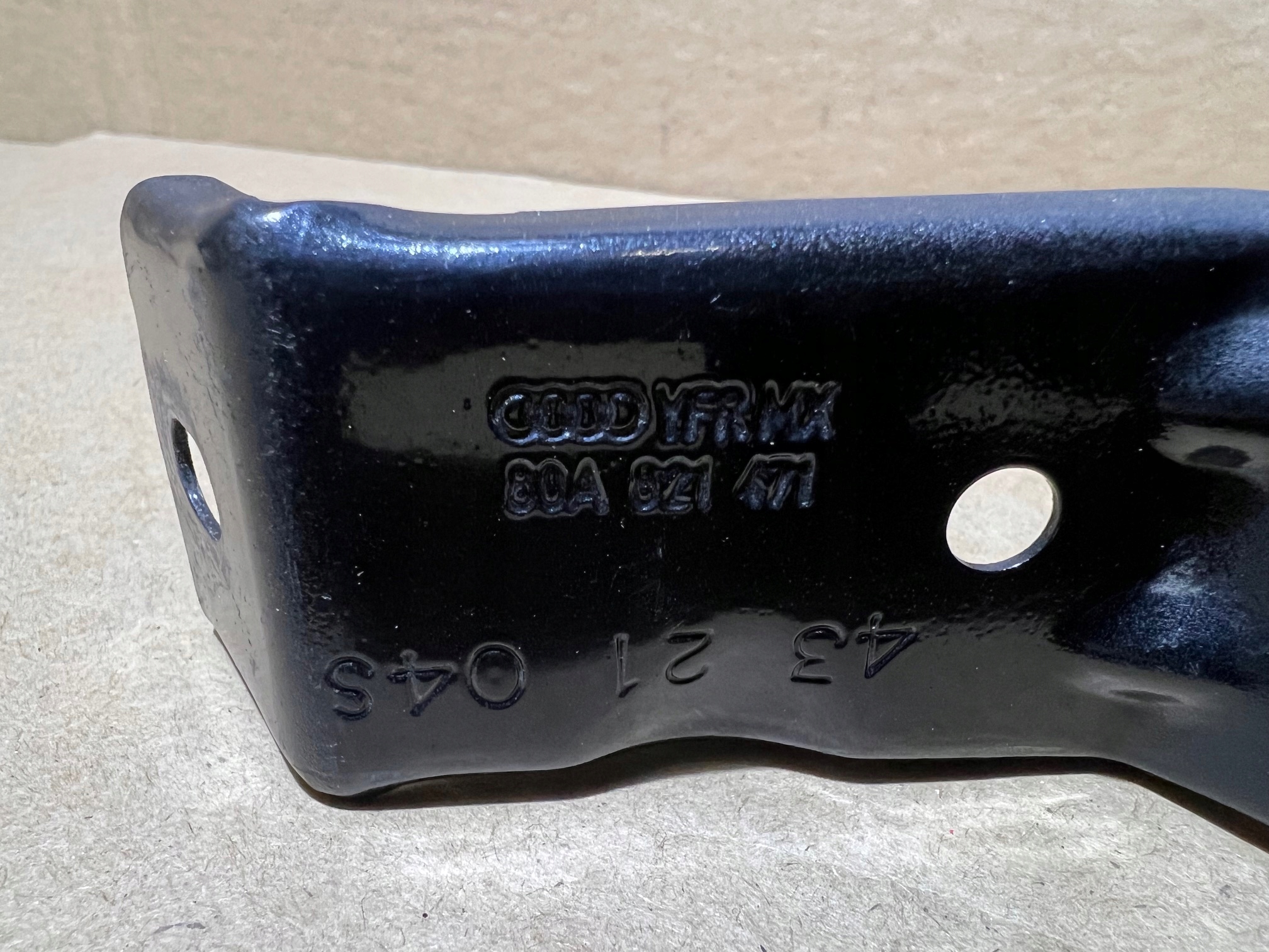 AUDI Q5 80A console holder of a fender left front 80A821471