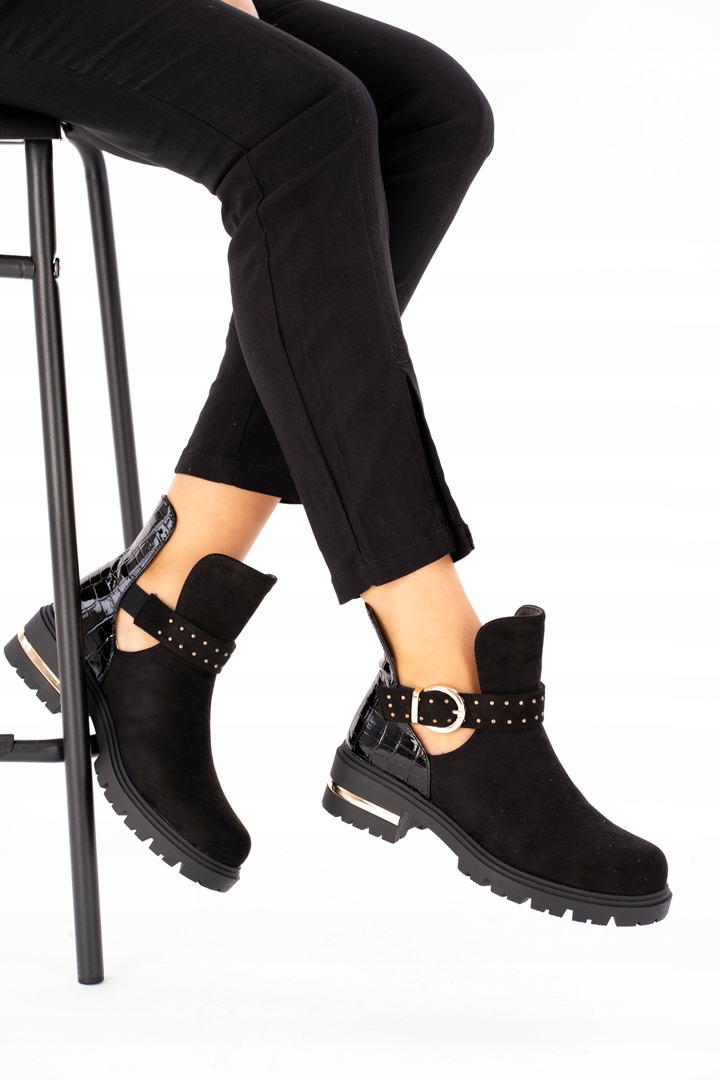Czarne botki sztyblety damskie z wycięciami 39 Kolor czarny