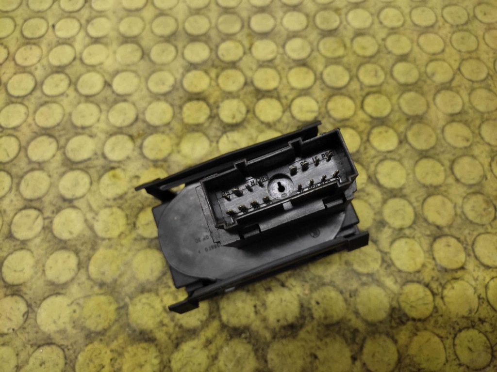 FORD FOCUS MK2 interrupteur feux 4M5T13A024AA