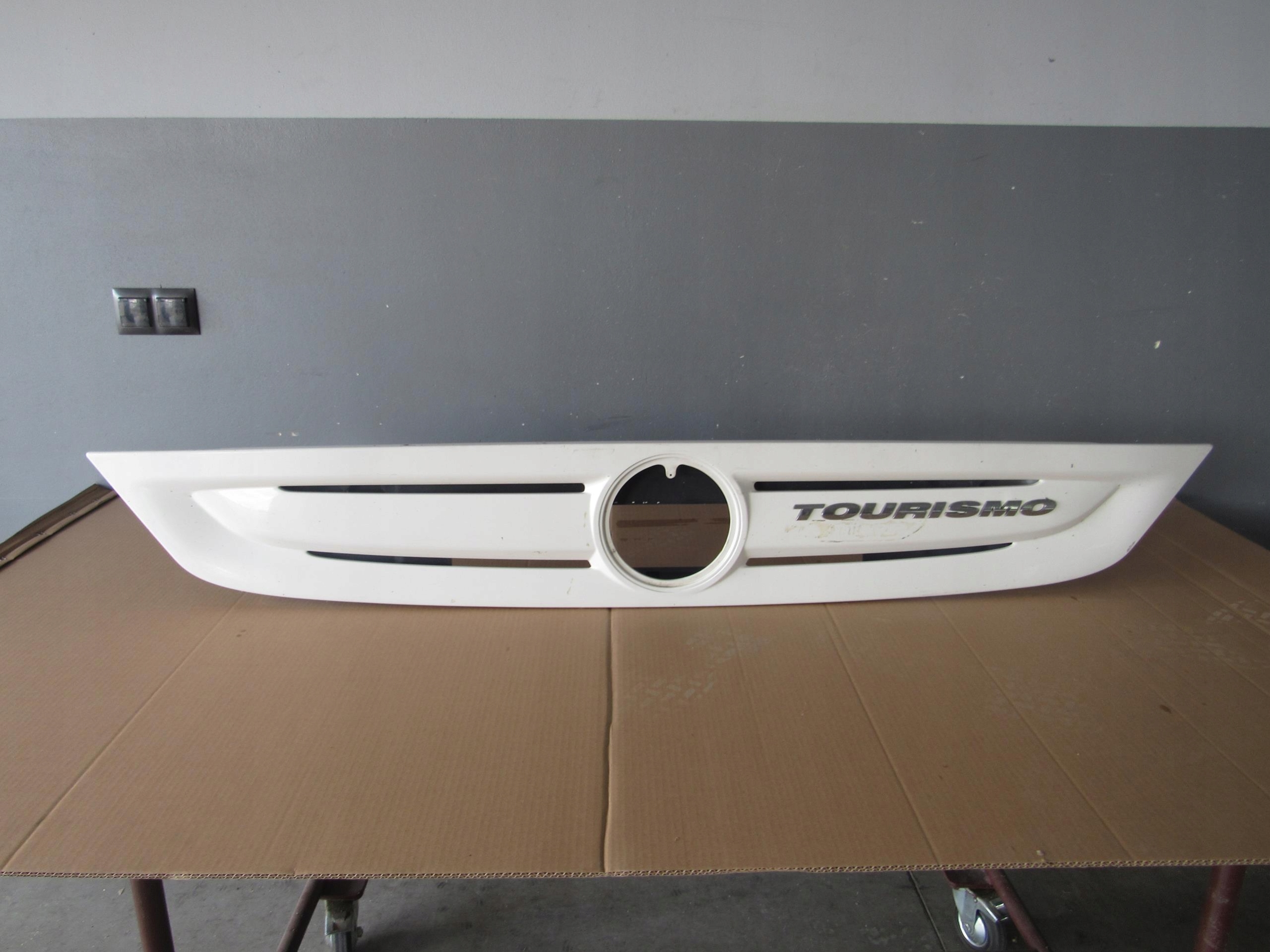 MERCEDES W 632 TOURISMO ATRAPA GRILL