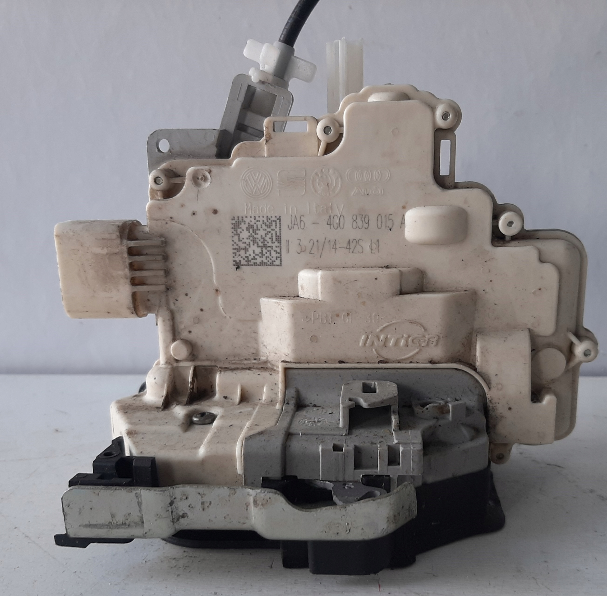 lock door left rear part Audi A6 C7 VW Touareg