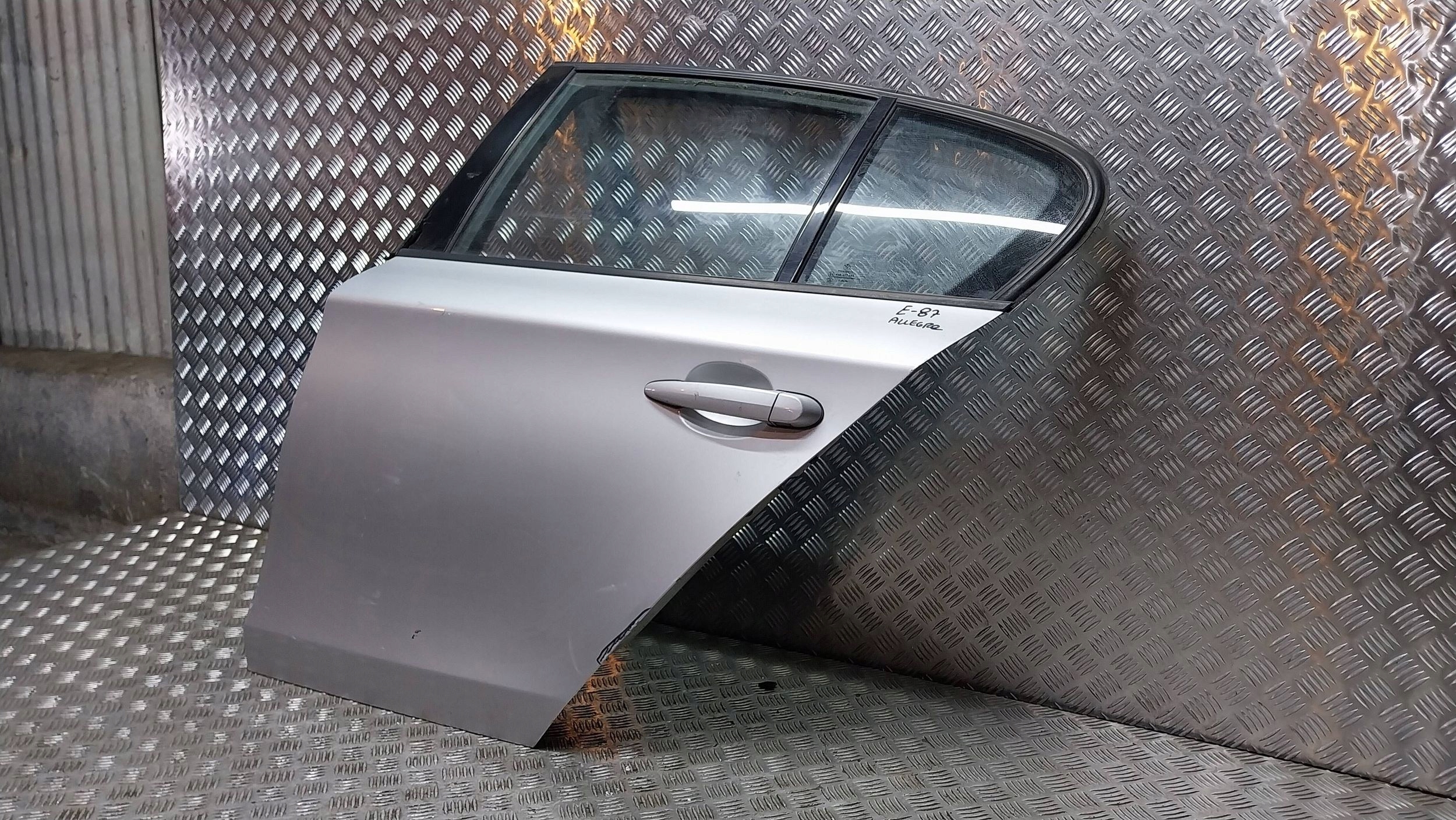 dveře záď levé BMW 1 E87 04