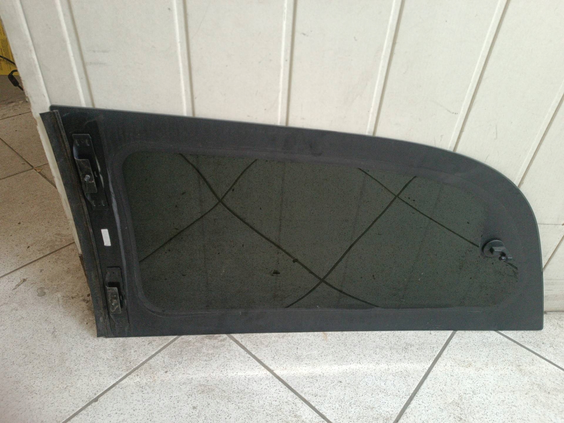 window bodywork rear part right side Chrysler Town and Country 5 facelift
