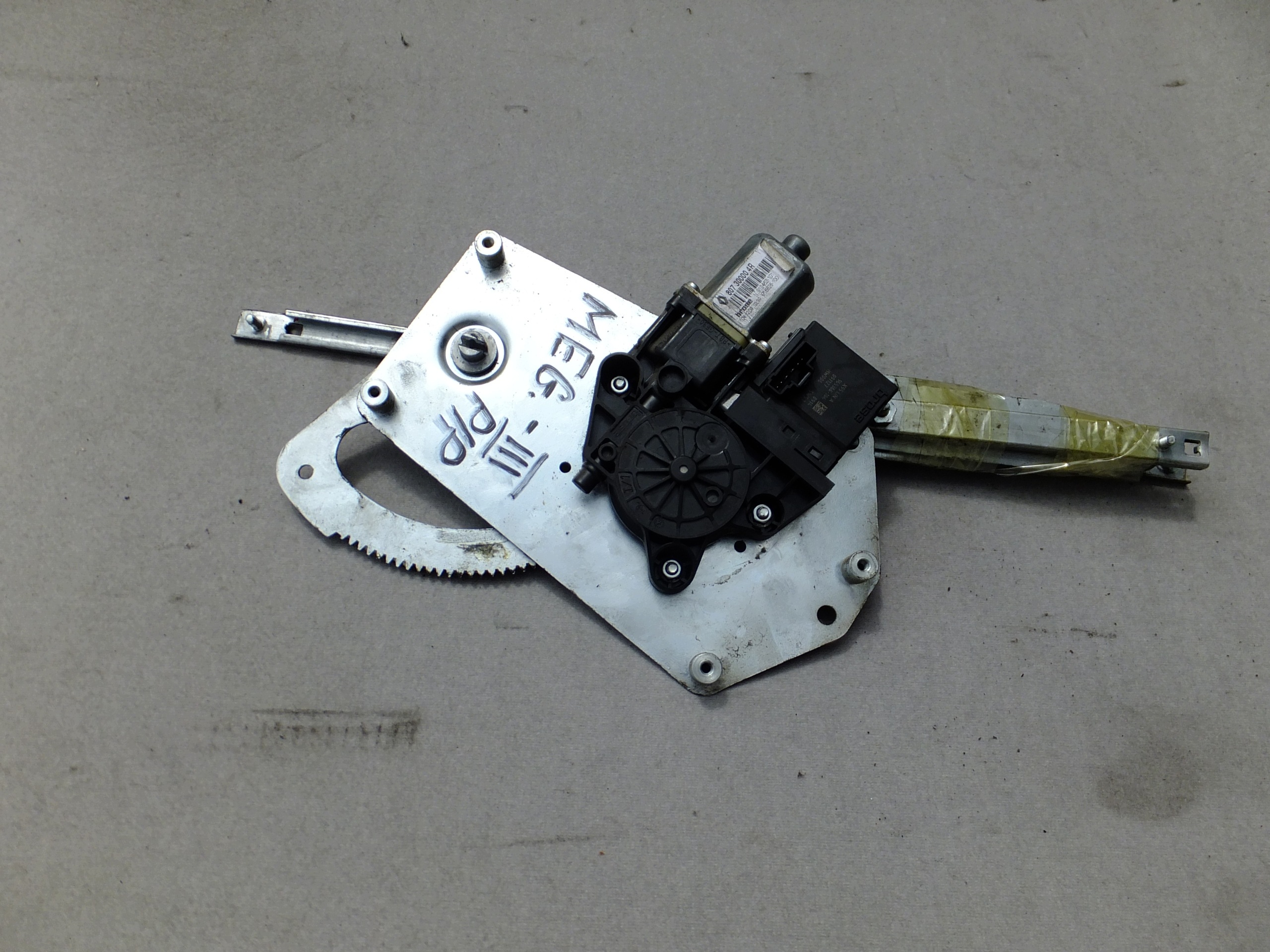 window regulator right front renault megane III 5d 2009r